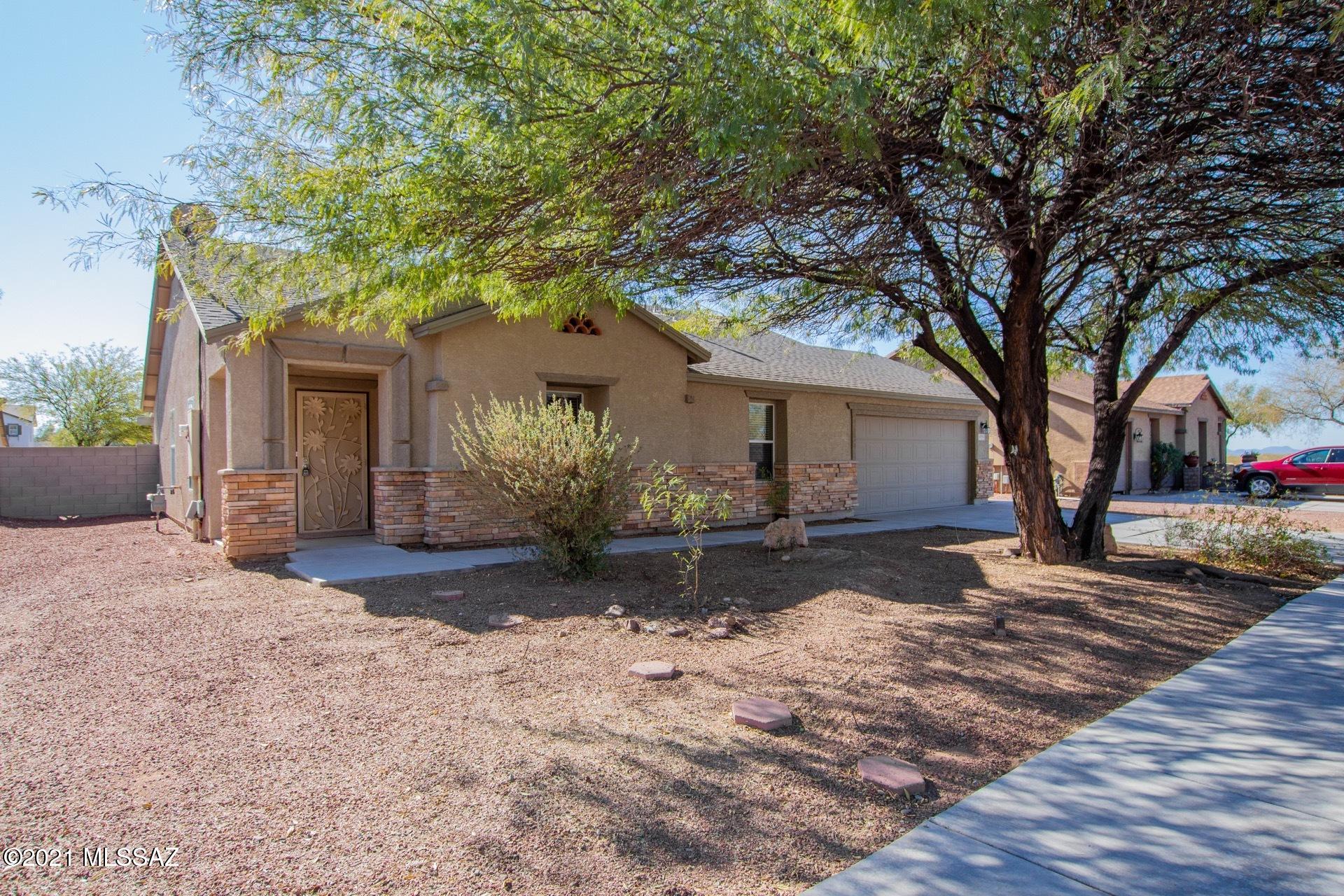 Beautiful 3 bedroom 2 bath home in the popular Tucson Mountain Village II subdivision.  This home is move in ready.  Well maintained with new quartz countertops in the kitchen.  Large backyard and great curb appeal.  Comes with refrigerator, washer and dryer.   We don't expect this one to last long.

Range Priced from $230,000-$245,000