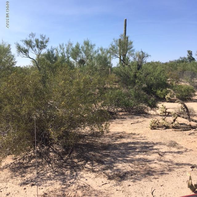 Natural desert with saguaros, space and great views! Custom homesite is close to Twin Peaks/I-10 for shopping and convenience and close to Dove Mountain and the Ritz Carlton for dining and fun.
Great opportunity to build your dream home.