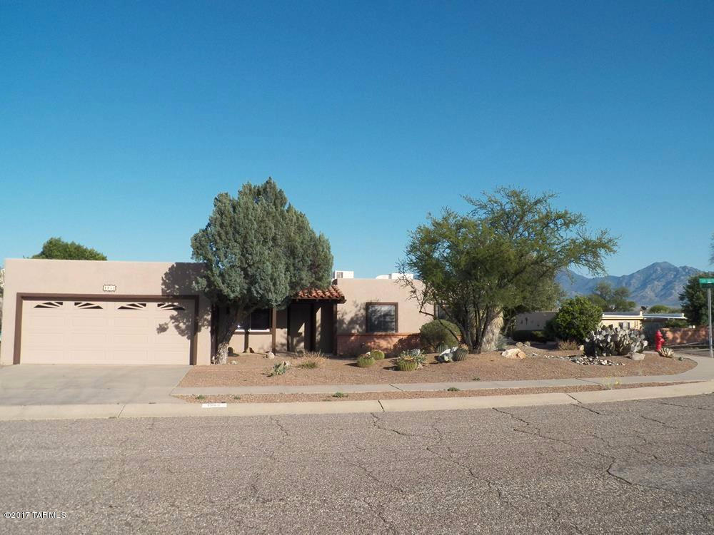 Needing an extra room for an office, hobbies or TV? This large, spacious 3BR home gives you flexibility at a very affordable price. And, even better, it is in great condition. The kitchen features new alder cabinets, new appliances, Corian counters, roll-out shelves and is open to the family room. Newly installed tile carries through to the breakfast nook and laundry room. The sq footage also includes a heated/cooled Arizona room perfect for enjoying your morning coffee or afternoon glass of wine while the sun glistens off the Santa Rita mountains. From this corner lot the views are spectacular. The entire exterior was recently restuccoed and painted.