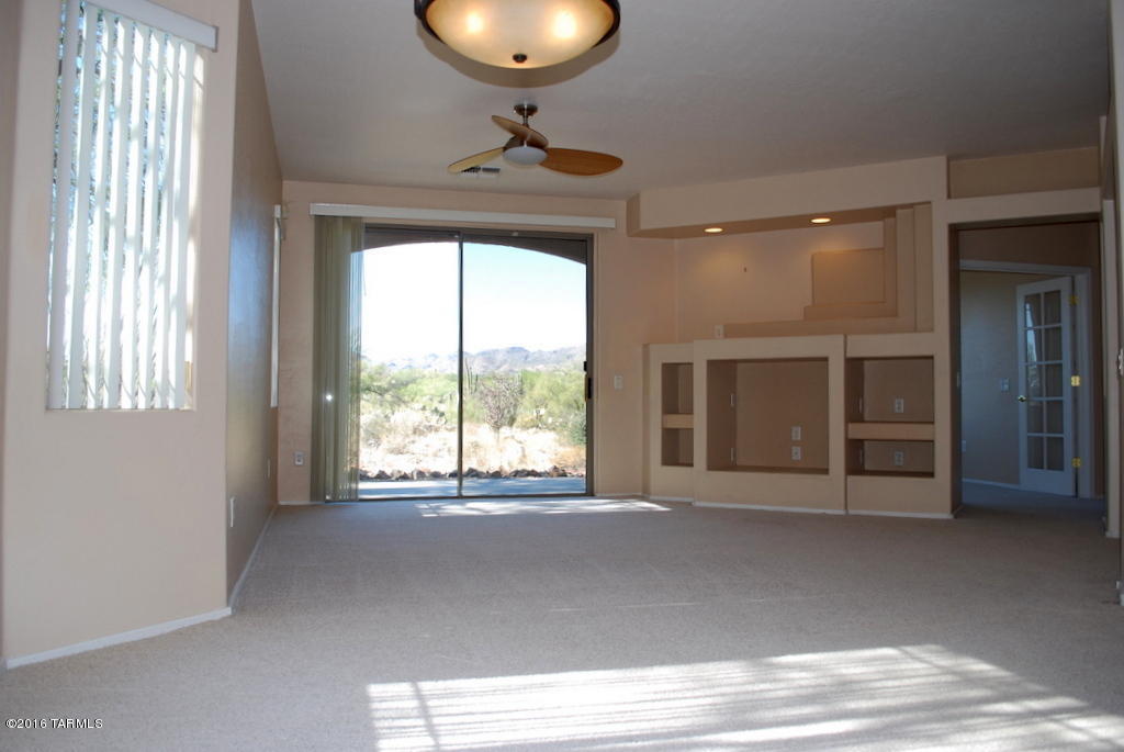 Spacious 2 Bed 2 Bath+Den in Rancho Vistoso. 1487 SQ FT. Open concept floor plan with lots of natural light and great views to the east from the patio. Living room has built ins for TV and Stereo. Spacious kitchen that looks over living area. Large master suite with walk in closet. Master bath has oversized dual sink vanity as well as separate garden tub and shower. 1 car garage. This home is offered as NON-SMOKING. Small dogs under 30 lbs considered. NO CATS.