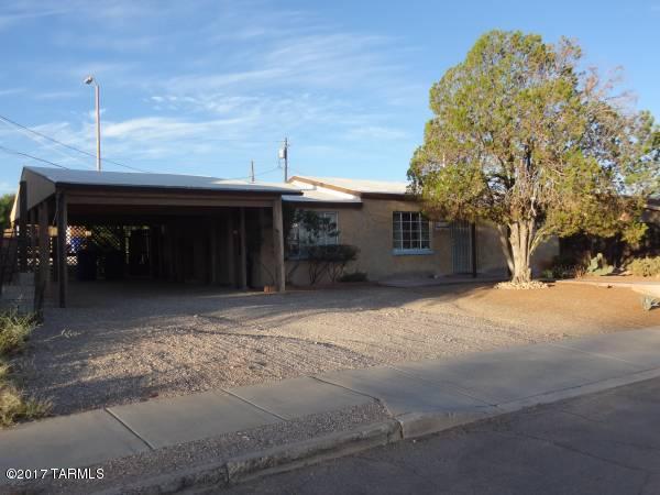 This home has 2 bedrooms, 1 bathroom, large bonus room, central AC and heating, covered parking washer, dryer, dishwasher, a fenced-in back yard with covered patio, imitation wood floors (tile in kitchen and bathroom).  Near 1st and Grant, within walking distance from a grocery store, a few restaurants, public transportation, and a city rec center that has a playground, small gym, basketball courts, pool. ~1 miles from UofA