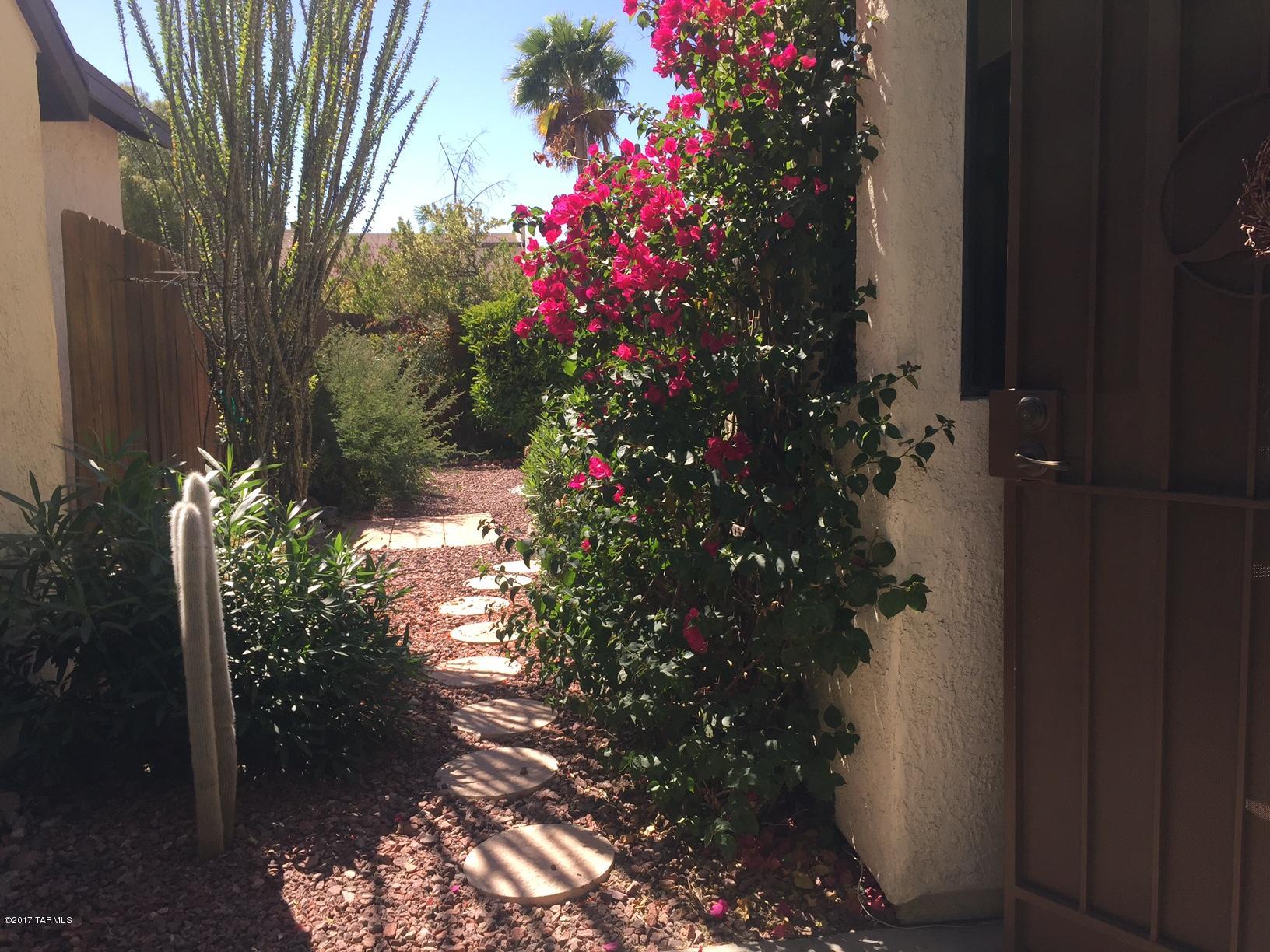 Very well maintained, charming and private 2 bdrms, 2 full baths, fireplace, window coverings, all appliances, water treatment system, washer and dryer included home. Back yard leads to easement where community pool and spa is just feet away. Lovely area with beautiful mountain views. This home is priced to sell!