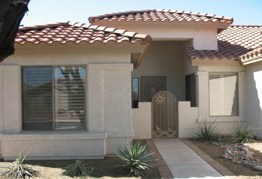 Move-in ready FURNISHED Oakmont situated on one of Quail Creek's most desirable building lots. This popular model not only has panoramic views of the Santa Rita Mountains and stunning sunsets but also views of two green fairways and the signature Coyote 9th hole pond and fountain. the split floorplan has 2 BR 2 BA with dark Sunshades on the south windows, lovely SW paint and faux finishes add to the warmth and comfort of this home. Tiled throughout, except for bedrooms. Built in bookcase/desk in the den, queen-size wall bed in second bedroom (w/oversized mattress) TV niche and fireplace in the Great Room. Plantation shutters in the front windows with silhouette blinds on the back windows. Enclosed AZ room with Ramada on back. Granite kitchen countertops. Centrally located to  all amenities. to Madera Clubhouse, Anza Pro Shop, Driving Range and the newley finished Crative Arts and Techmology Center. Furniture included.
