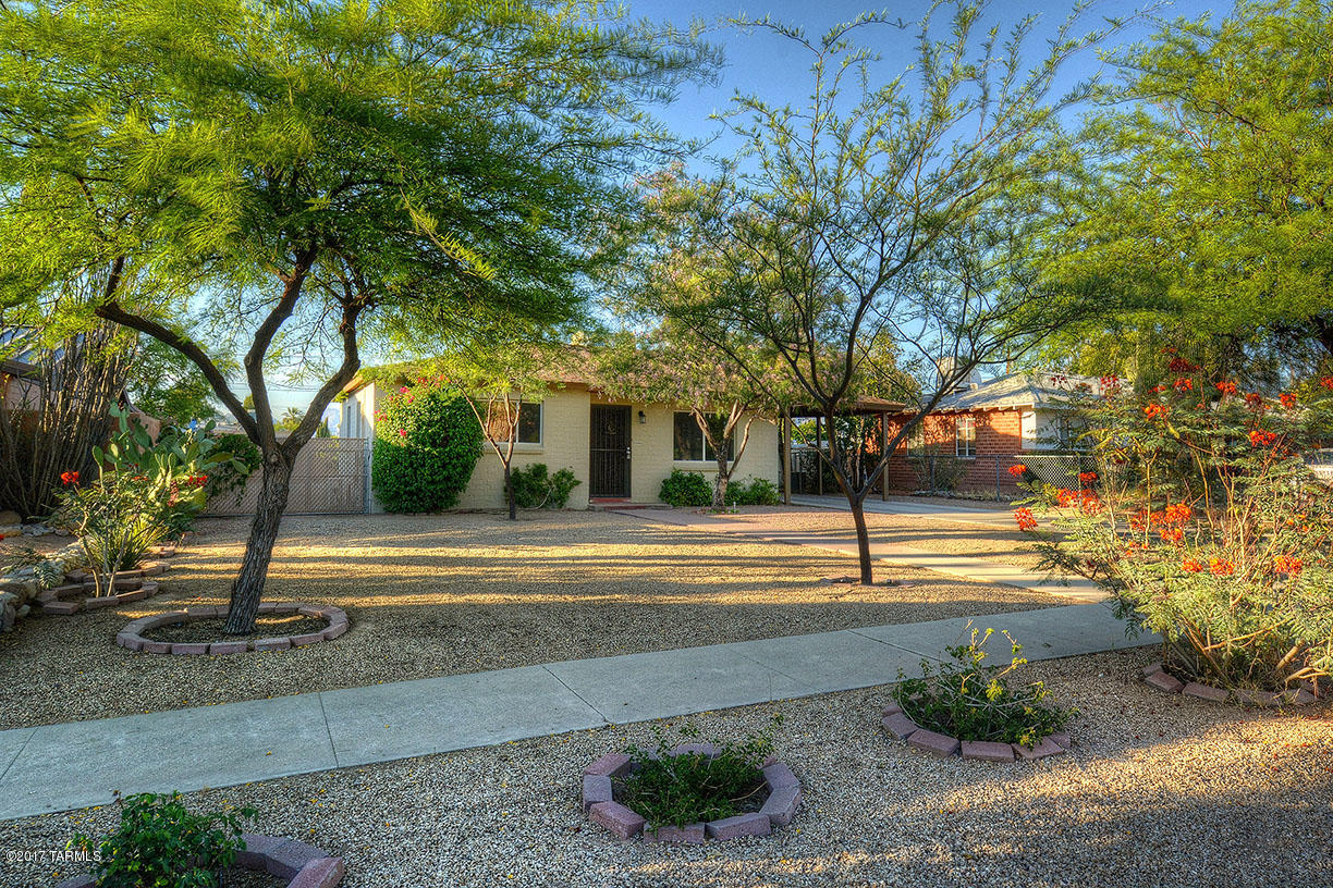 Country Club Manor - Residential