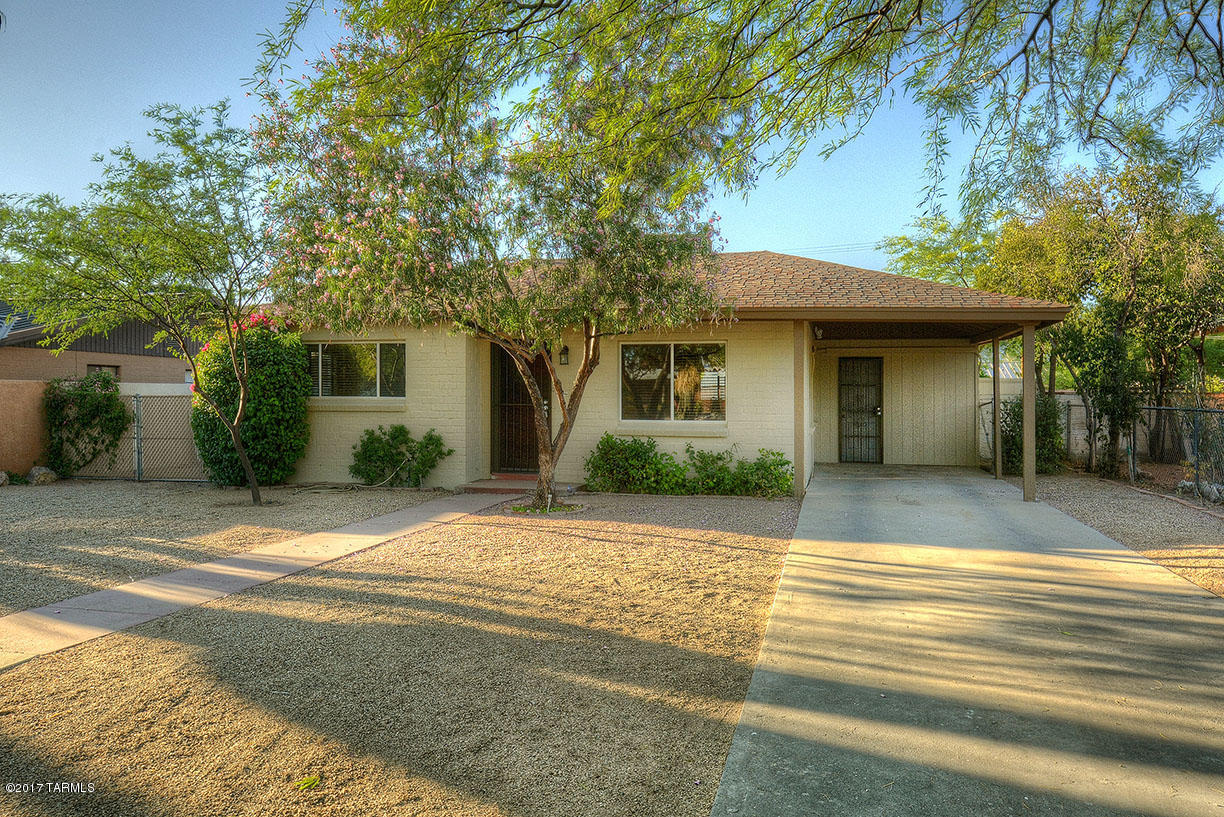 Country Club Manor - Residential