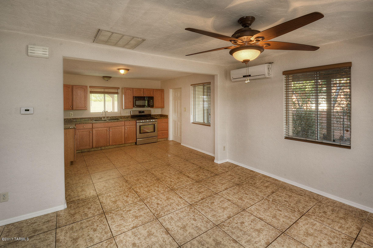 Country Club Manor - Residential