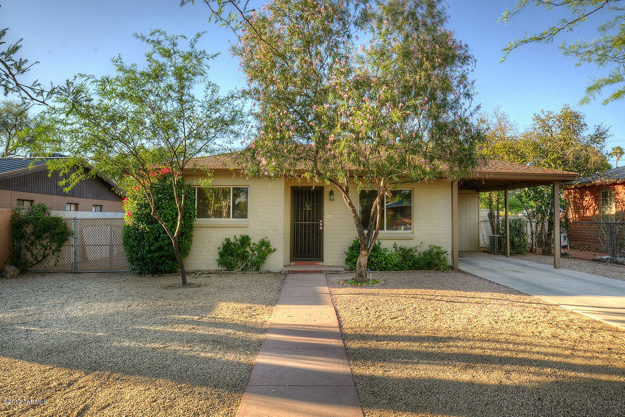 Country Club Manor - Residential