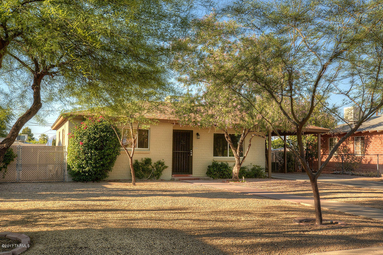 Country Club Manor - Residential