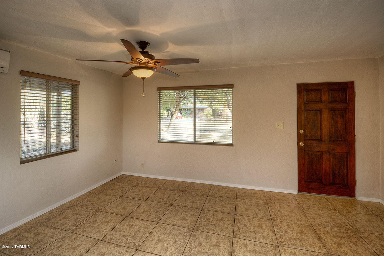 Country Club Manor - Residential