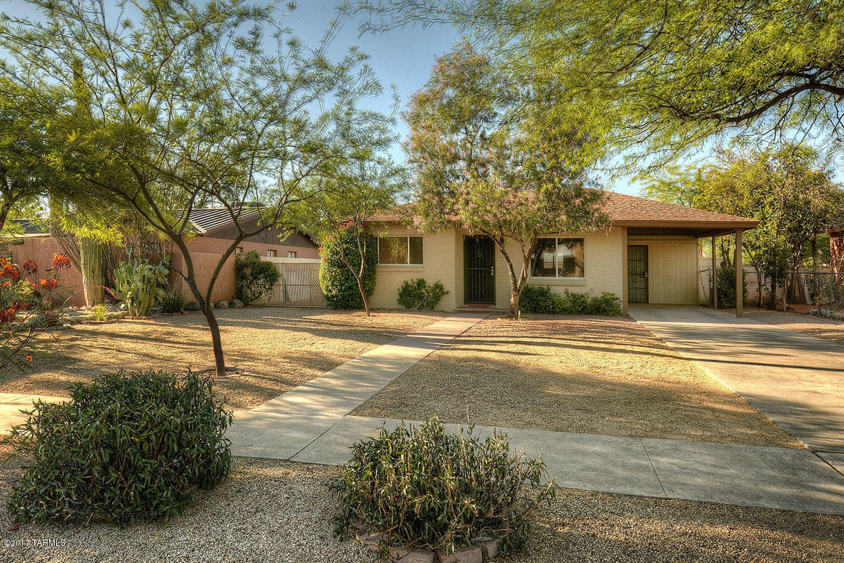 Country Club Manor - Residential