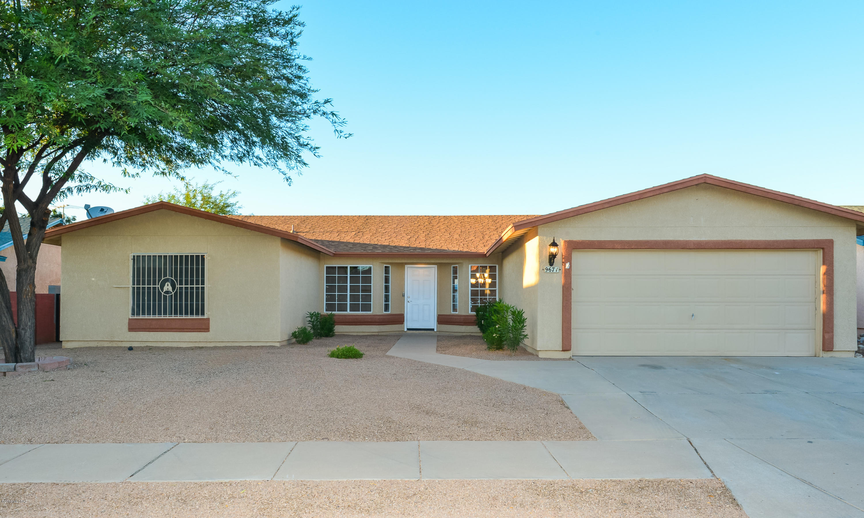 Newly remodeled home in Rita Ranch. New roof in 2018, split floor plan with new floor and shower tile, carpet, cabinets, lighting, ceiling fans, all new interior doors and new front door. New granite in kitchen and bathrooms along with a new shoe/linen closet in the master bath. Dual recessed sinks in both bathrooms. New interior paint and new rock in the front and back yard. New gates lead to the backyard.  Close to DMAFB, schools, shopping and Purple Heart Park. Polybutylene pipes have been replaced. New hot water heater installed 07/19.