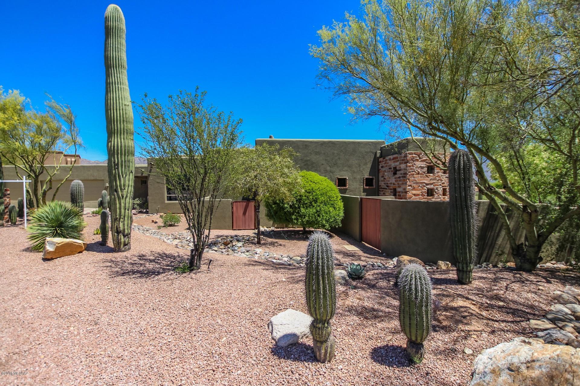 Beautifully appointed & impeccably maintained home in Tanque Verde Valley! The windows in the great room bring the outside in. Gas log bee hive F.P., high ceilings & beautifully polished ''16'' slate flooring throughout except for 2 brs. Fantastic Kitchen w/granite counters, elegant glass backsplash, b'fast bar,breakfast room,formaldining room. 2 spacious master suites & gorgeous patio. Exceptional quality touches throughout this lovley home.