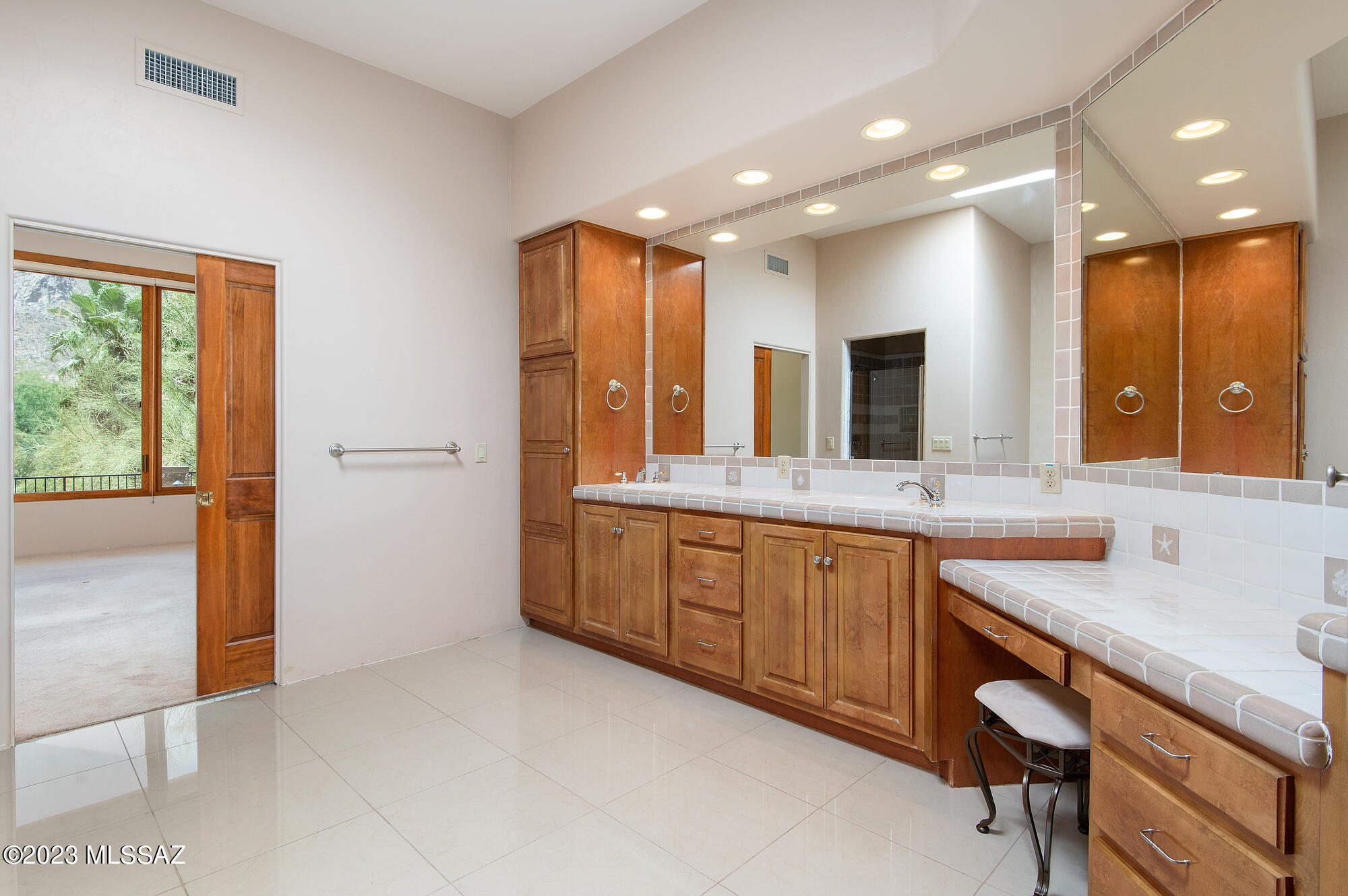 El Diamante II (1-40) - Residential