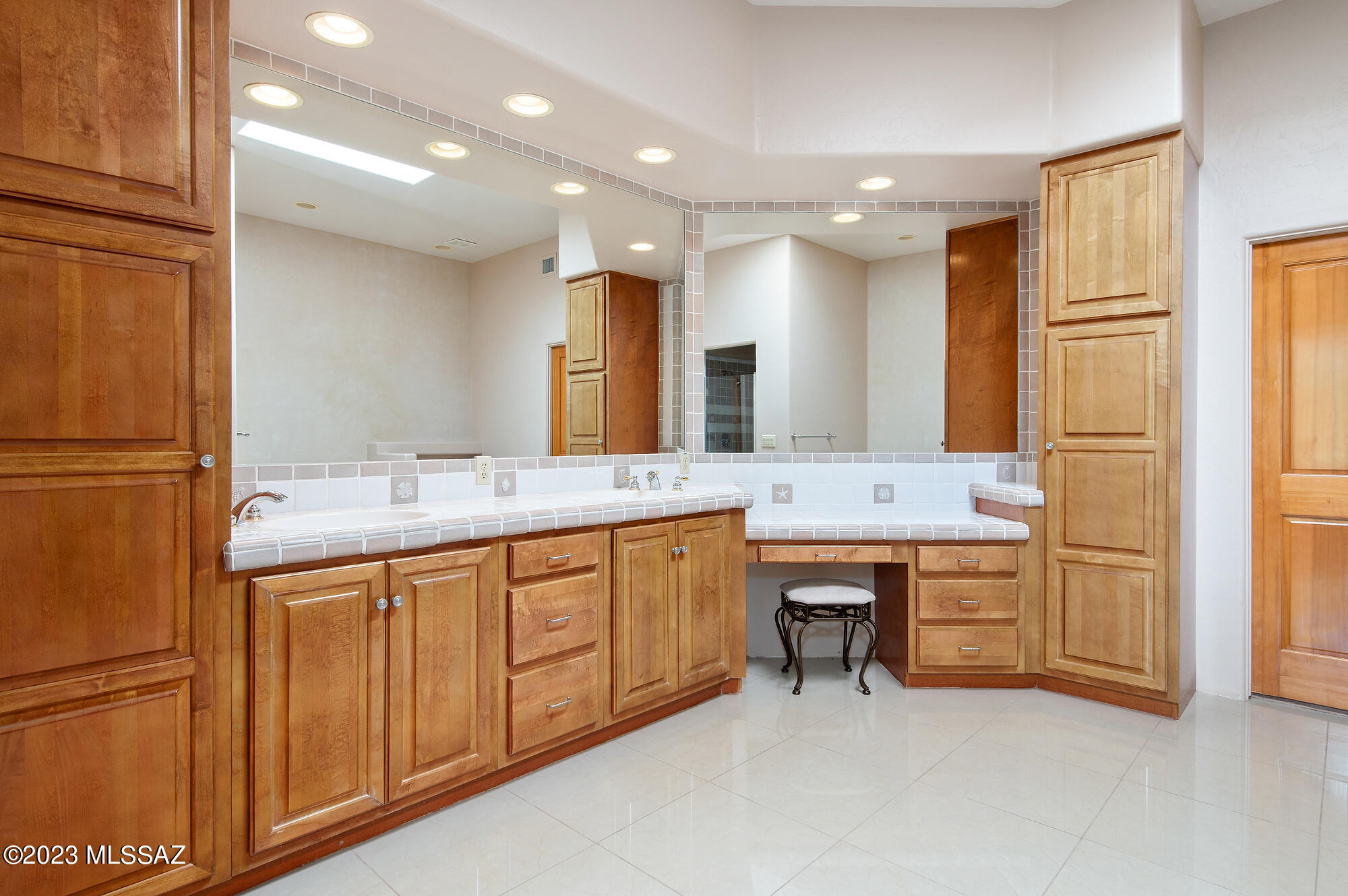 El Diamante II (1-40) - Residential