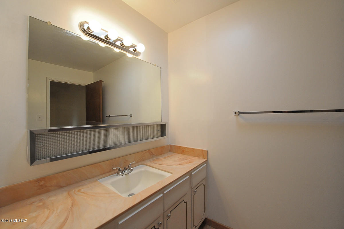 Spanish Village Th - Residential Lease