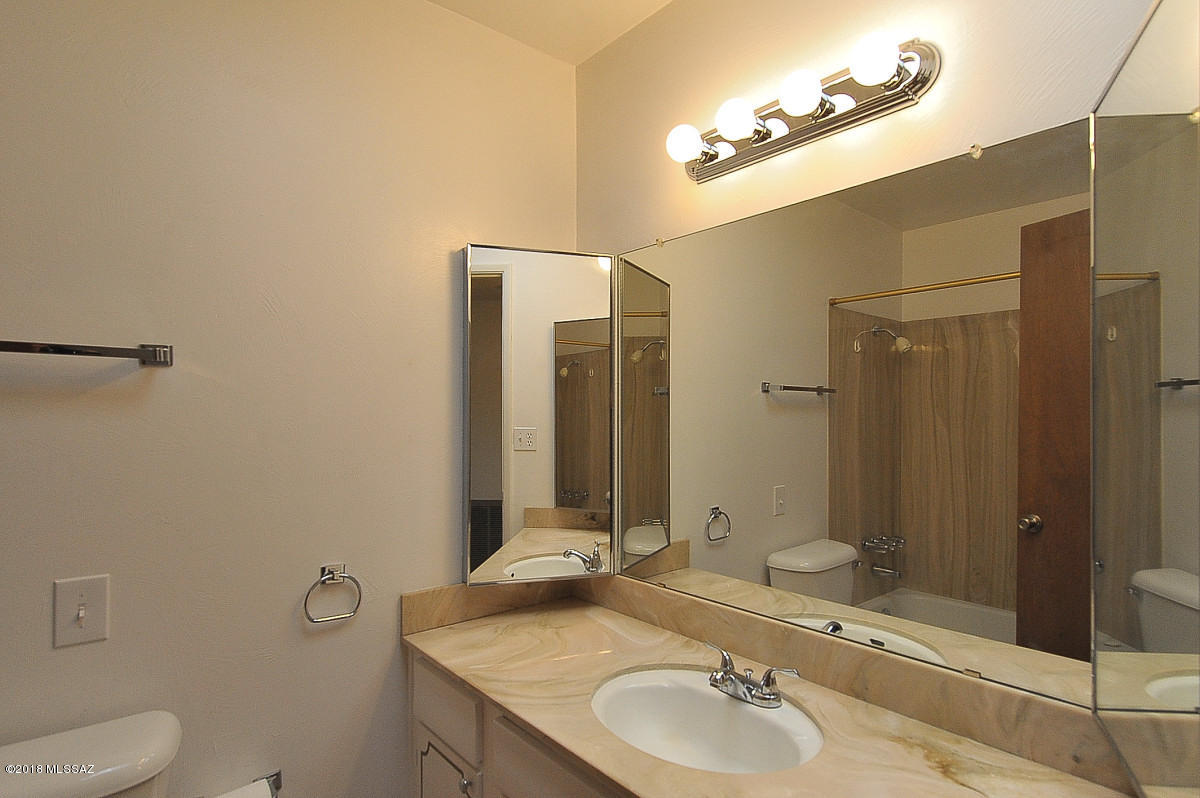 Spanish Village Th - Residential Lease