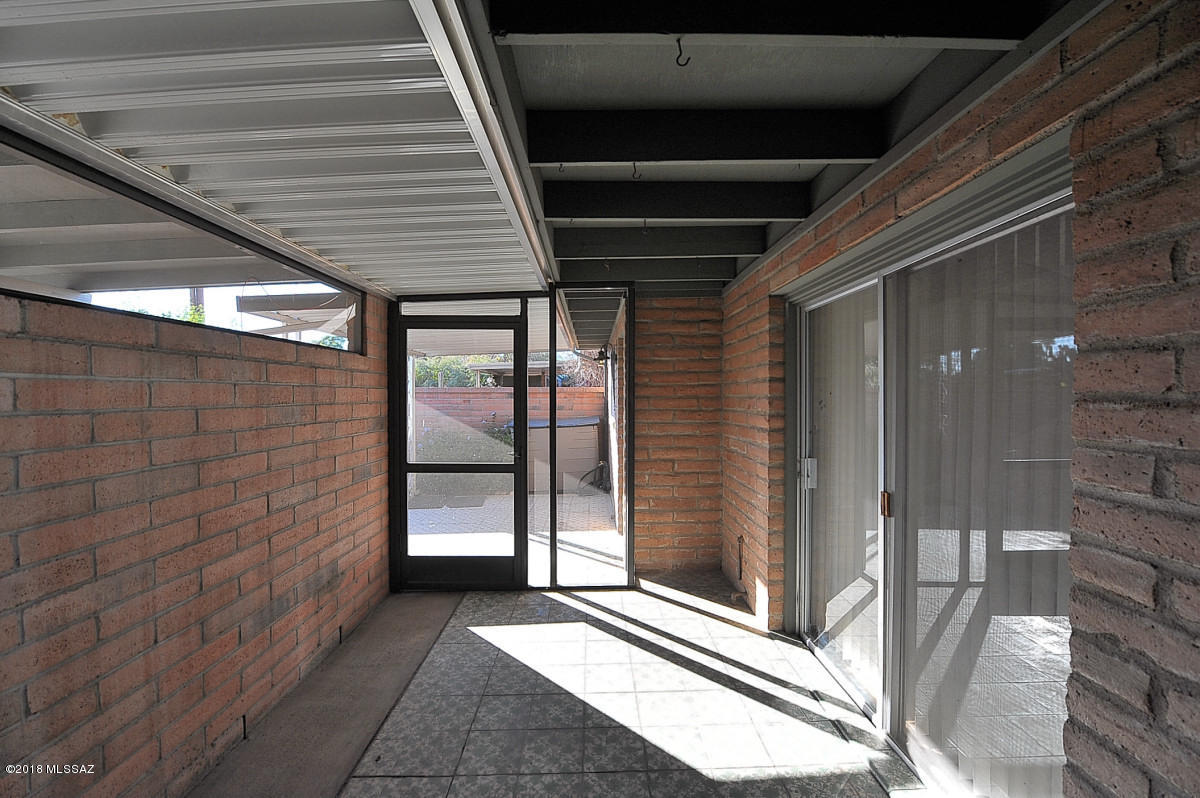 Spanish Village Th - Residential Lease
