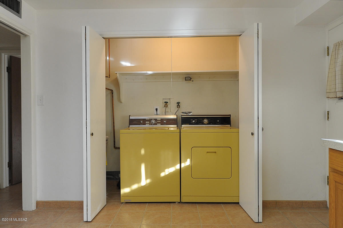 Spanish Village Th - Residential Lease
