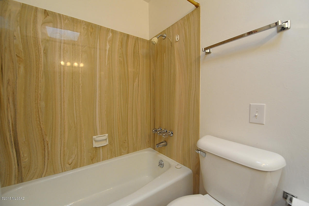 Spanish Village Th - Residential Lease