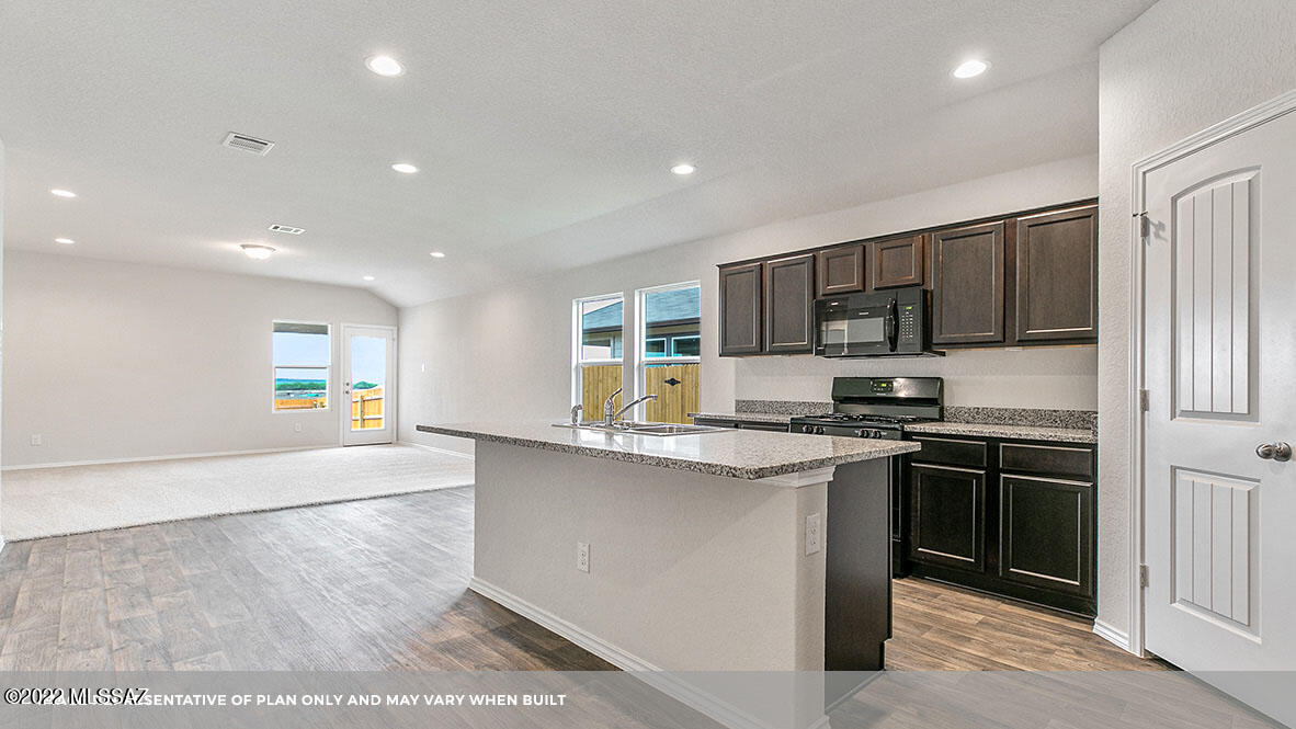 Saguaro Bloom SQ20180540069 - Residential