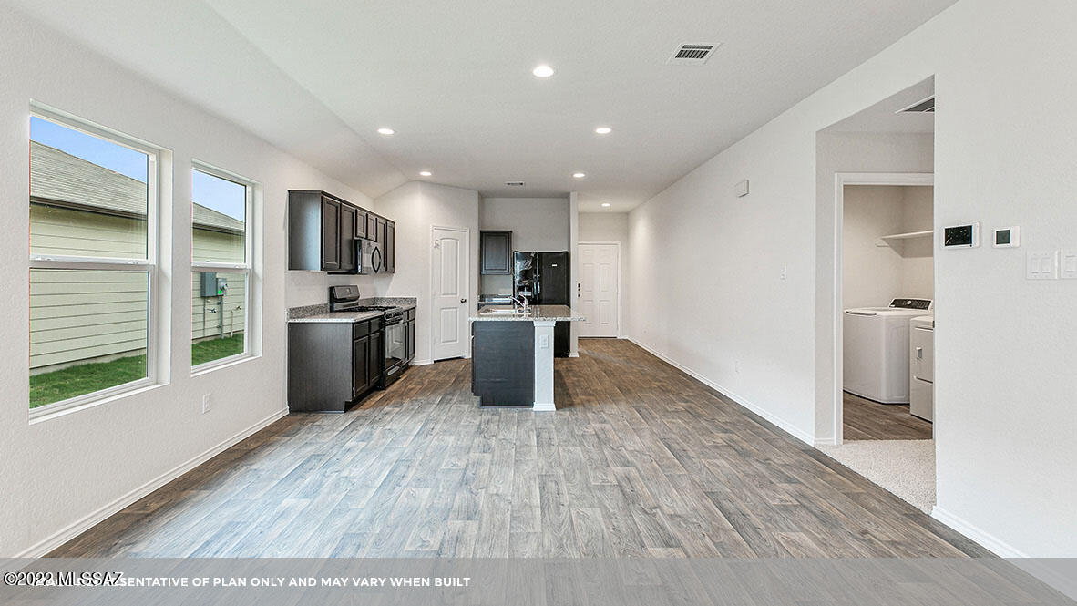 Saguaro Bloom SQ20180540069 - Residential