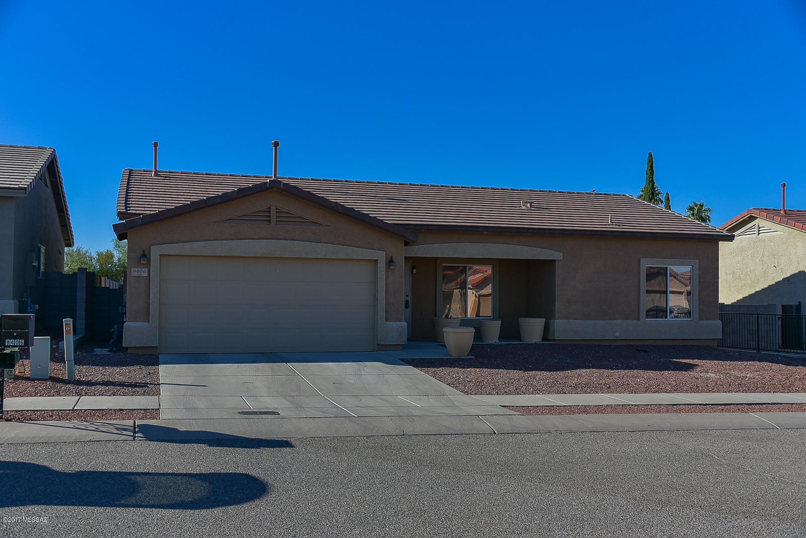 Wonderful Eastside property built in 2004. Spacious 3 bedroom 2 bath with split bedroom floor plan. Open great room concept with huge living and dining areas. Kitchen has ample cabinets/counters and master suite with 2 closets. Large walled back yard that is extremely private. Well maintained and move in ready!