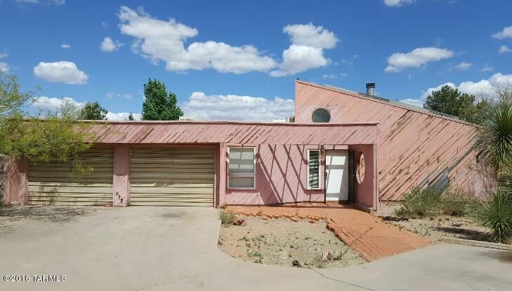 Contemporary ranch in Cochise County with three bedrooms, two baths and almost 1700 square feet. Home features a formal dining room, spacious kitchen with center island and ample cabinetry, fireplace, vaulted ceilings and two car garage. Listing Broker and Seller assume no responsibility and make no guarantees, representations, warranties (express, implied or otherwise) as to the availability or accuracy of information contained herein.