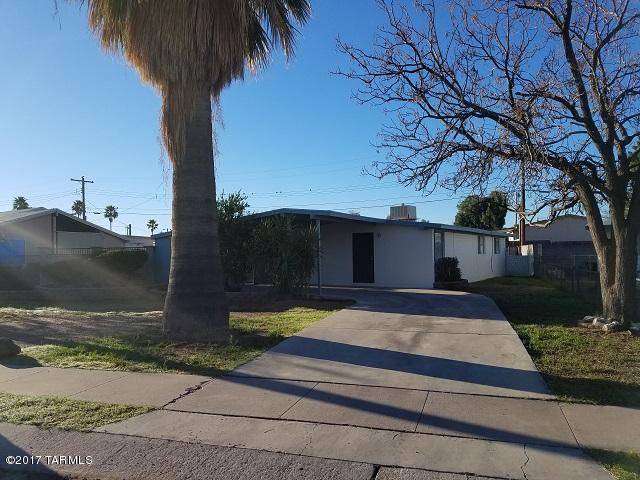 A very cute and charming home that you will quickly fall in love with! A spacious living area awaits you as you walk in with all tile flooring, there is lots of natural lighting and an updated kitchen with stylish counter tops and cabinets.  All the bedrooms feature laminate wood flooring and plenty of closet space.  The back yard is great, tons of room for entertaining and having summer barbecues.    The refrigerator is included. This home can be rented for 12 months or longer.