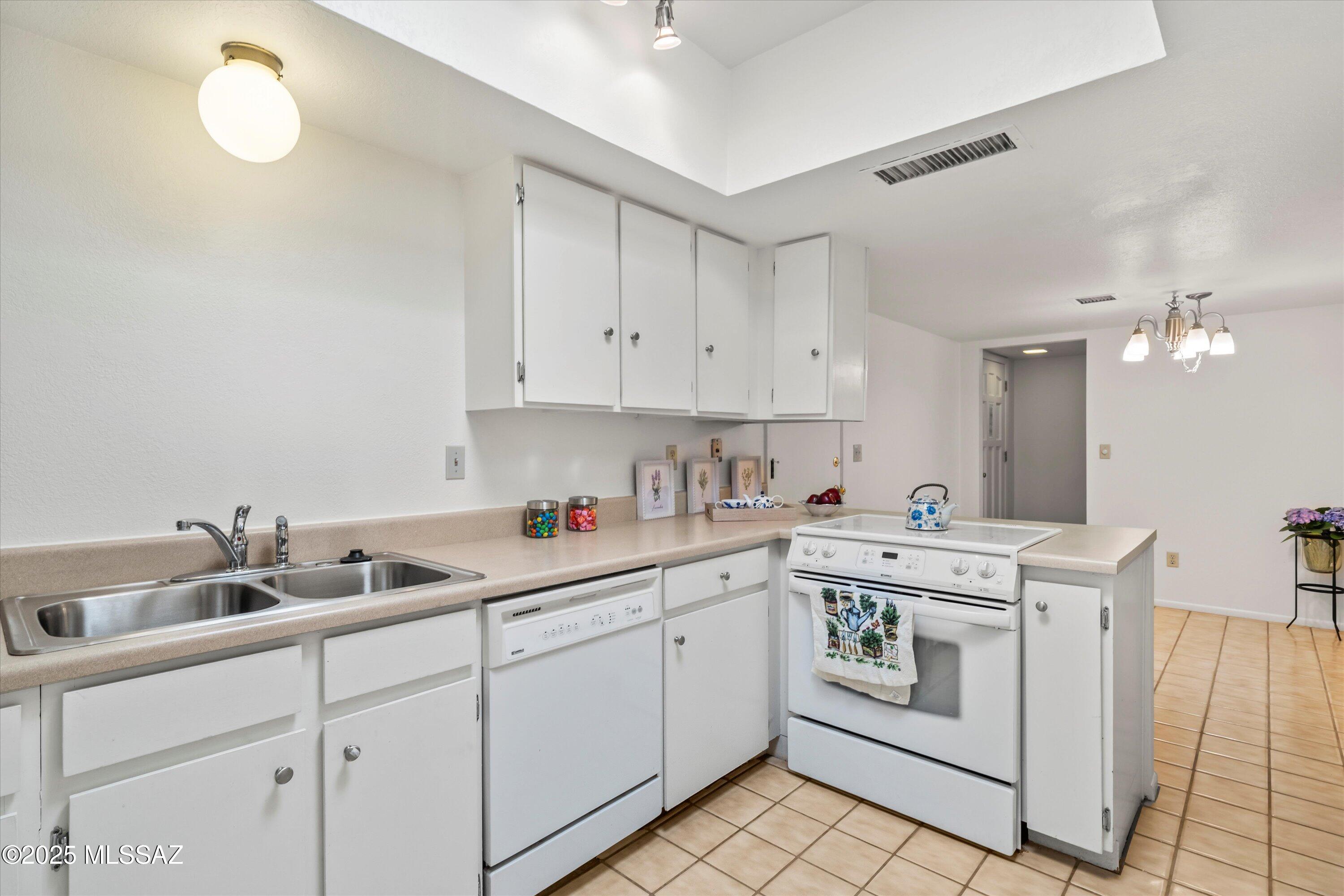 Pantano Townhomes (1-118) - Residential