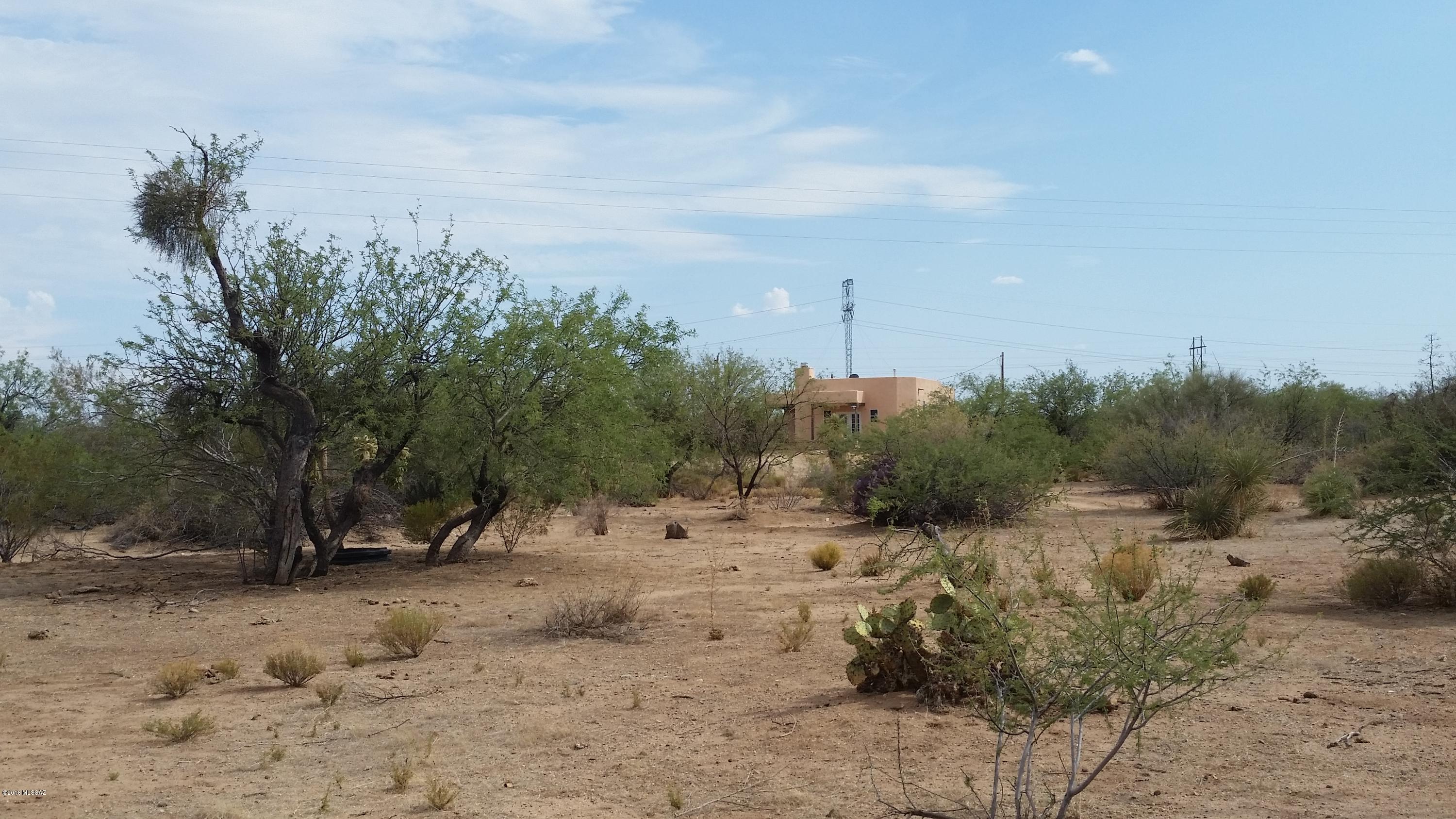 Structure to convey at no value! Beautiful piece of land. Home sold AS-IS. No SPDS or CLUE available. This is a seized and forfeited asset, owned by the State of Arizona. No court approval required. Motivated seller submit an offer today!!