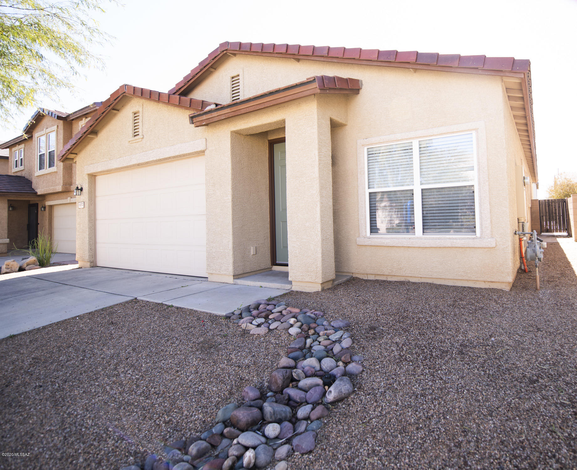 Terrific 3 bedroom plus den home in the desirable Vail School district. Just a short walk to Senita Valley and Rincon Vista Middle School. Over 1900 square feet of living space on one level with an updated kitchen, new carpet in the bedrooms, and new grassy green turf to go with the beehive fireplace and flagstone patio out back. Just a short drive to Davis Monthan, Amazon, Raytheon, and U of A Tech Park.