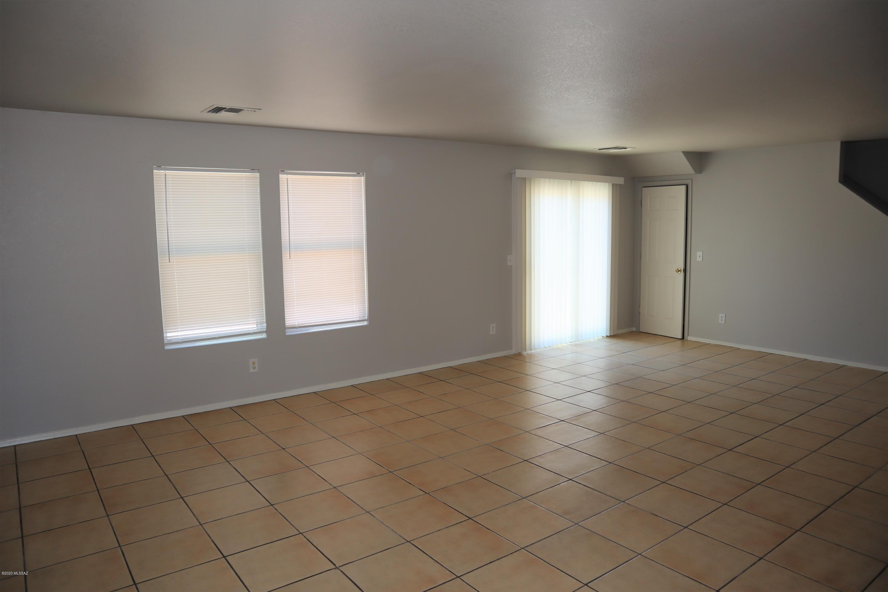 2 story contemporary in popular community with new flooring and paint.  There is a huge back yard. Located near parks, schools freeway access and more!