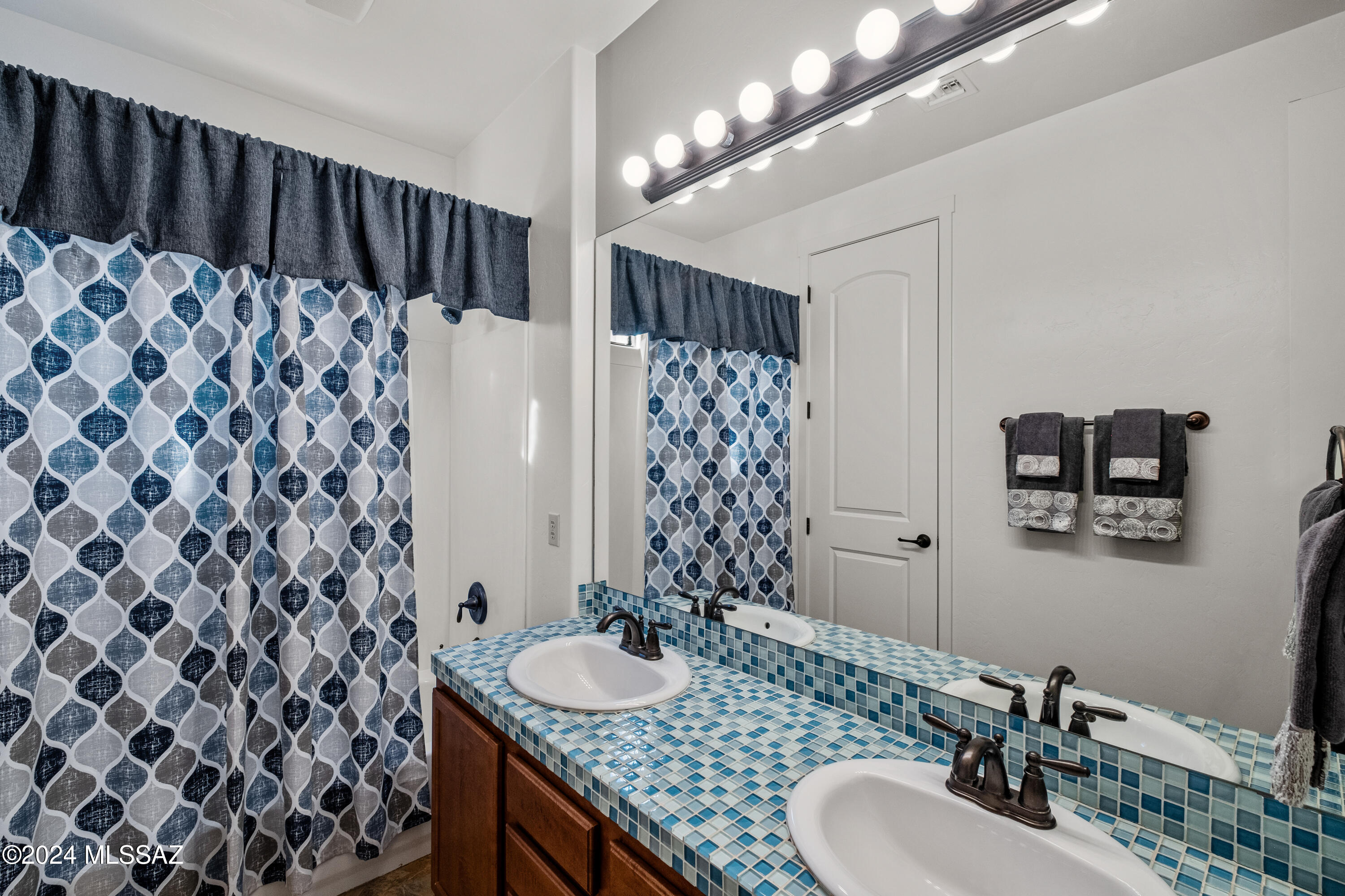 Oasis Harrison - Residential