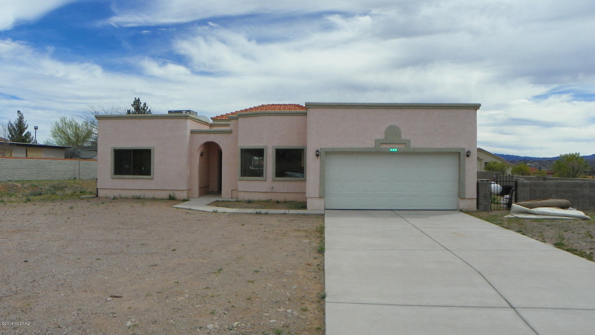 All freshened up for new owners, new paint, new carpet in bedrooms, several other updates.  Great room with vaulted ceiling open to kitchen.  Split bedroom plan.  Fenced back yard and a 2 car garage in great location close to fitness center, churches, school, highway and store only 6 minutes drive.