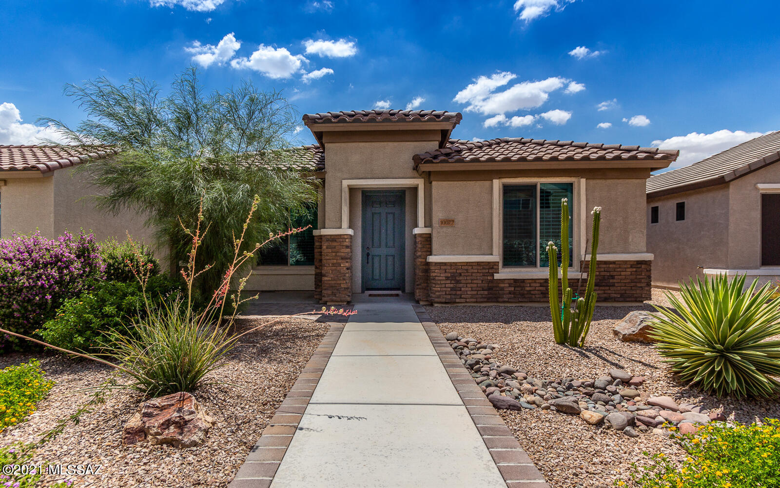 Better than new! Take a look and fall in love with this beautiful 2-bedroom + den home in an active 55+ gated Rancho del Lago. Extremely well maintained! 
Open kitchen with cherry-stained cabinetry, granite tops, stainless appliances, and a gas range. The kitchen has lots of storage including a large pantry closet. 
Windows have shutters. 8' interior doors thruout. Upgraded ceiling fans with remotes. Large travertine-style porcelain tile in the main living areas. Nice floorplan with a shaded interior courtyard, the perfect place to enjoy a cup of tea.
Gas tankless water heater, plumbed for a water softener and a utility sink.
Neighborhood includes all the amenities one could want: pool, spa, fitness center, tennis, putting green, bocce ball, pickleball, classes and activities.