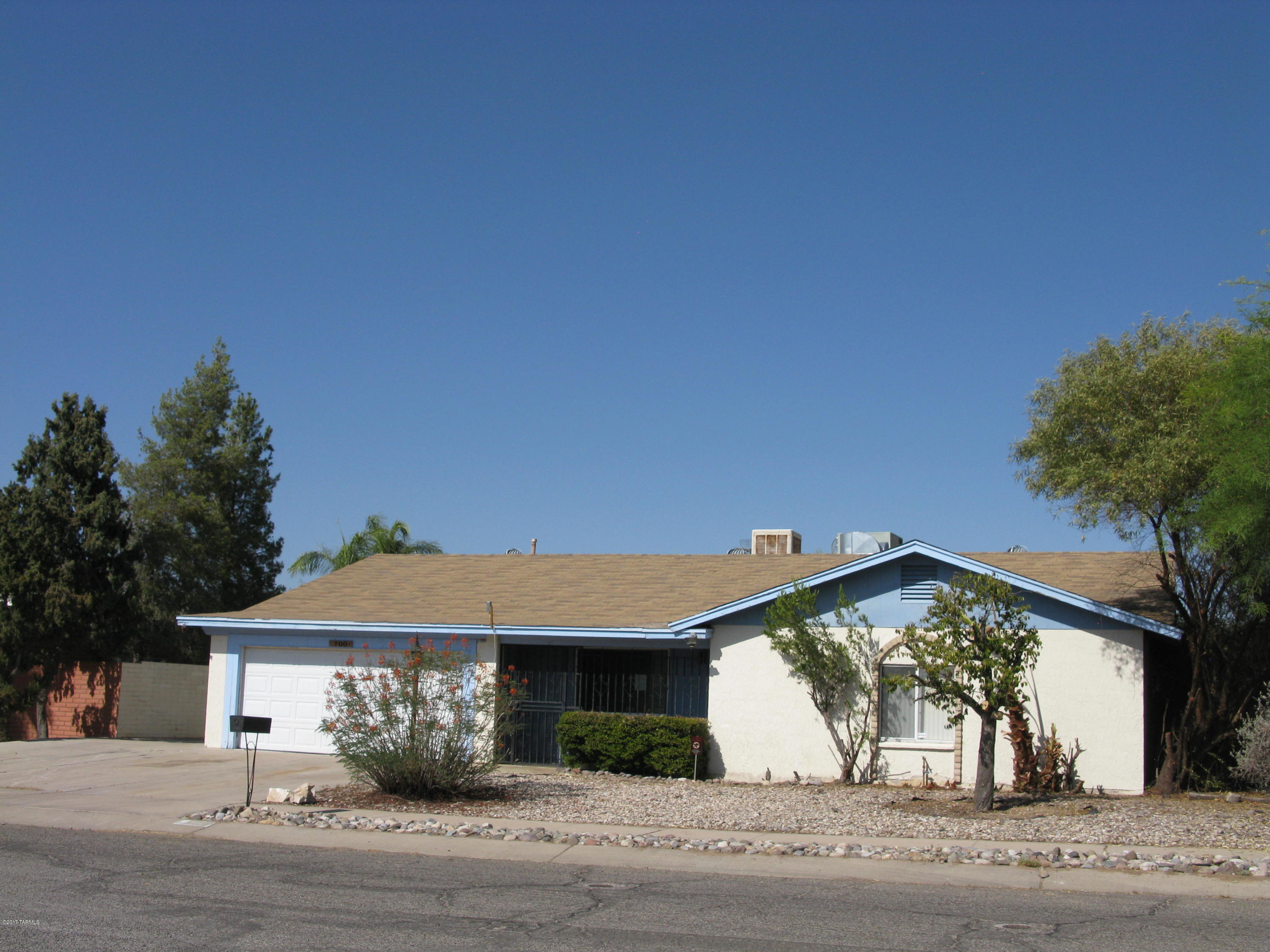 Bring this home back to its former magnificence and get some serious equity. Open floor plan with windows facing the back yard. Imagine looking out at a sparkling blue pool and mountain view from your covered patio just outside your kitchen and dining area. Pool is currently empty and in need of attention. Some rehab financing is available for this property. Just ask.