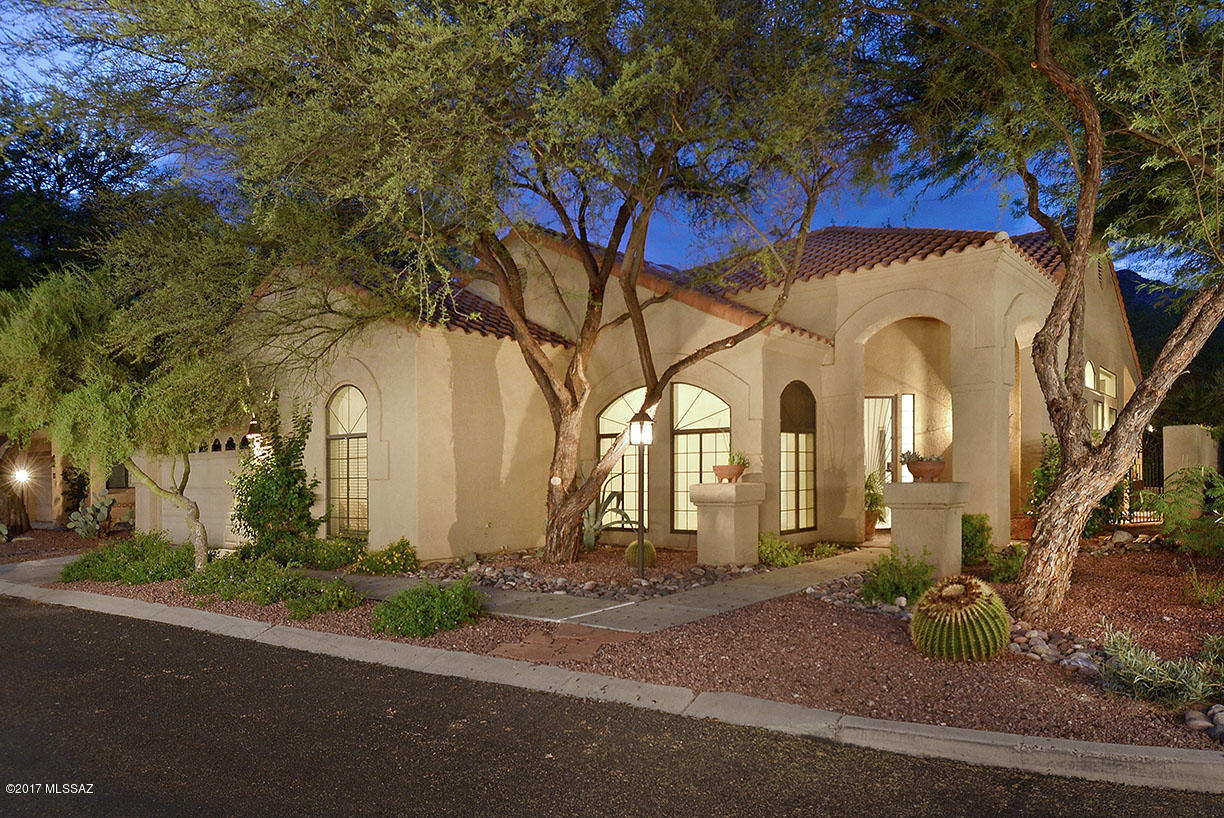 Charming 3 bedroom plus den sitting on one of the largest lots in the Ventana Canyon Golf Villas. Bright & airy floor plan features high ceilings, neutral kitchen, beehive fireplace & wet bar in great room. Master has double vanity & large walk-in closet. Third bedroom could be used for exercise room or studio. Wonderful & relaxing outdoor living space with mountain views, built-in BBQ area & brick paver patio. Great location across from community pool & spa! Seller to credit buyer $6,000 for re-plumbing of poly-pipes.