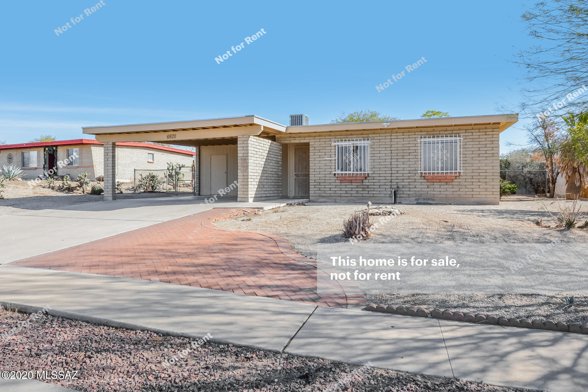 This Tucson one-story cul-de-sac home offers a patio, stainless steel appliances, and granite countertops. This home is vacant and cleaned regularly.