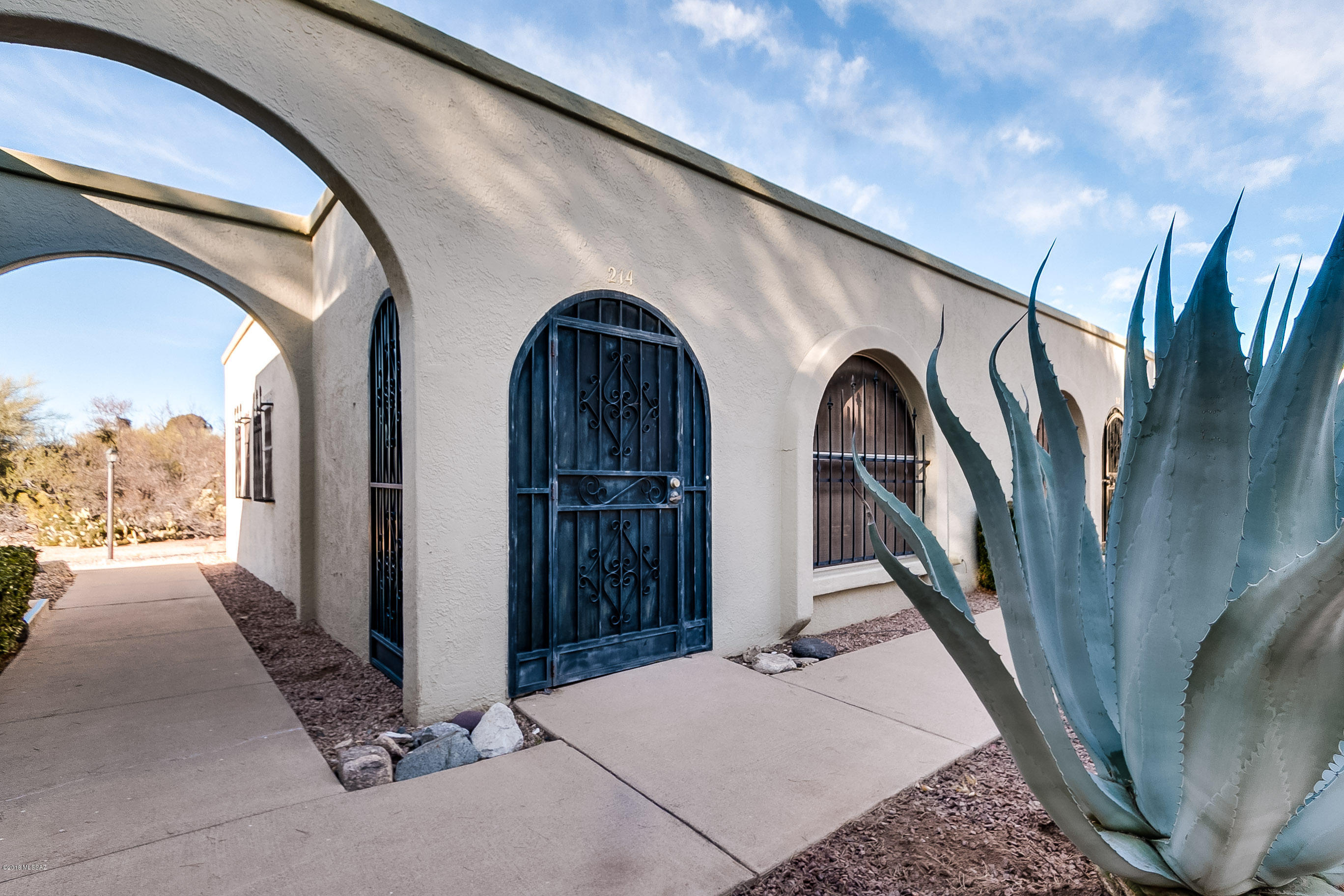 COZY 1BDRM 1BA townhome PERFECT for seasonal or year round residence!  END UNIT fully furnished and move in ready!
Conveniently located close to GVR amenities including pool, tennis courts and pickle ball.  Sold As - Is.