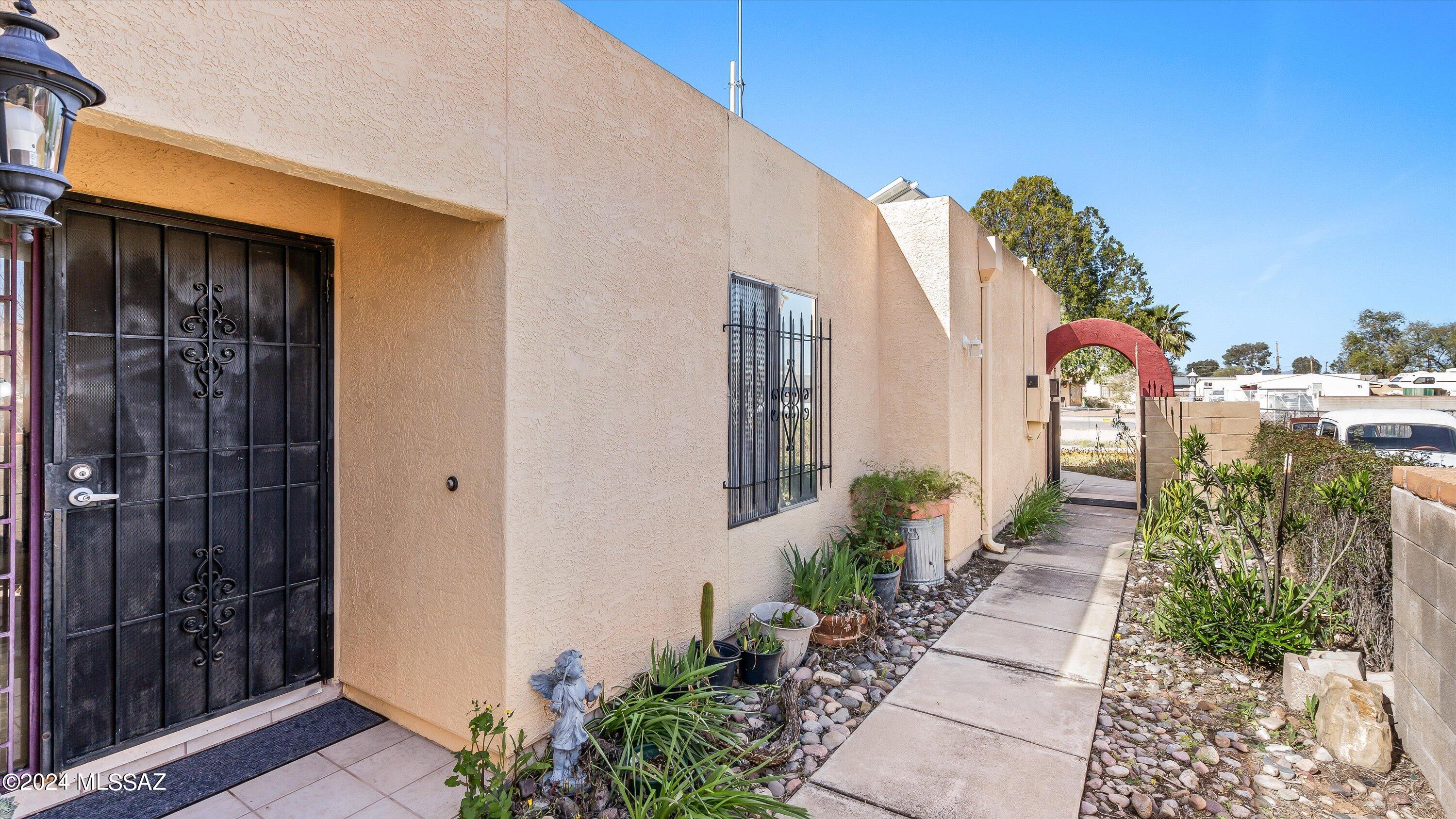 Cloverleaf Townhouses (1-63) - Residential