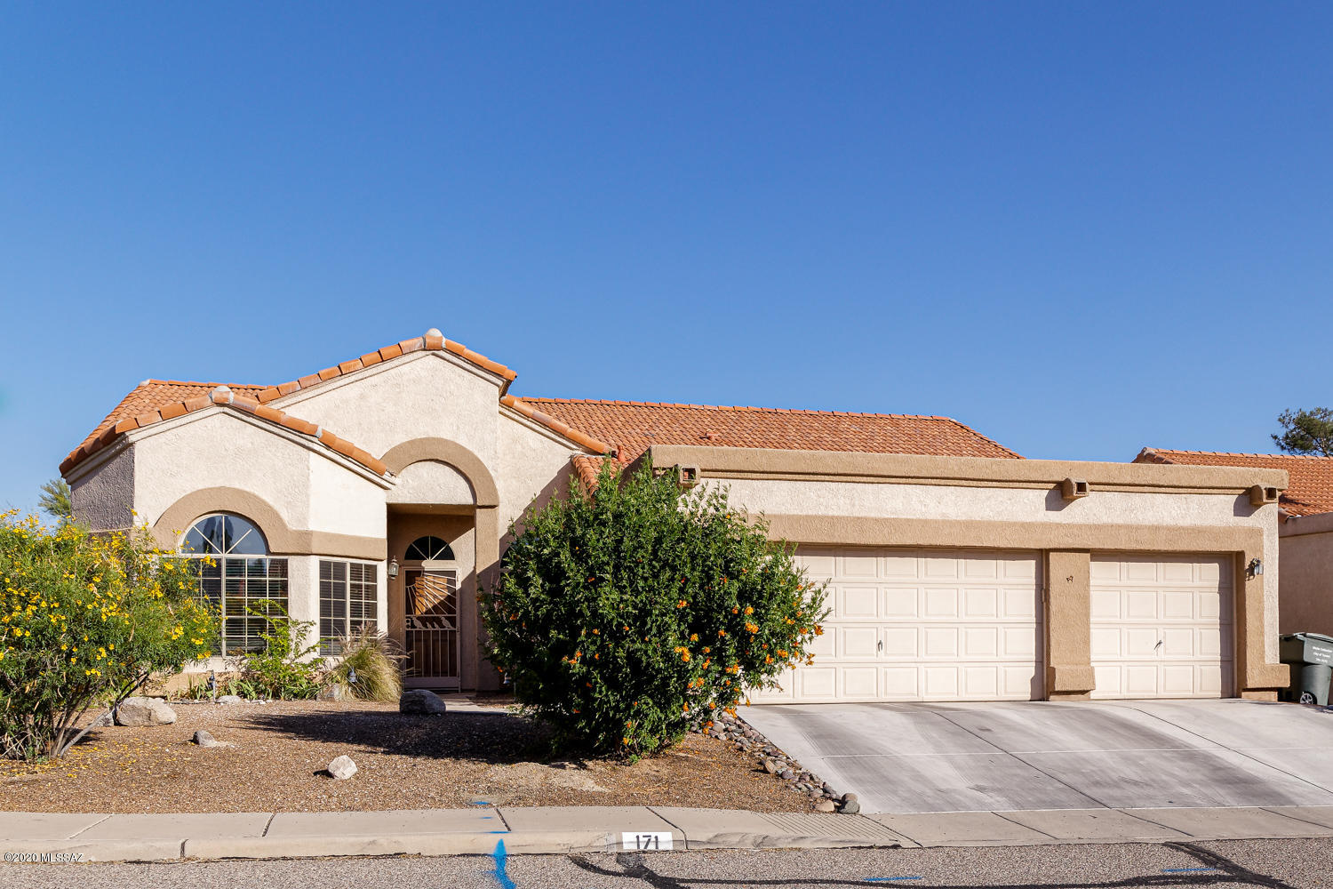 Seller will accept or counter offers $315,000-$325,000. 4th bedroom sets up as office. Corner lot in coveted Brentwood Hills. new Roof in 2019, new HVAC/furnace
in 2017, completely new Piping in 2017, new SS Refrigerator in 2017, new SS Dishwasher in 2018. No polybutylene! Generously sized master suite, walk-in closet. double sink vanity, jet powered garden tub, separate shower., 3 car garage.  Multi-tiered backyard oasis, raised planters, timed irrigation, overhanging grape vines, all walled in for privacy.