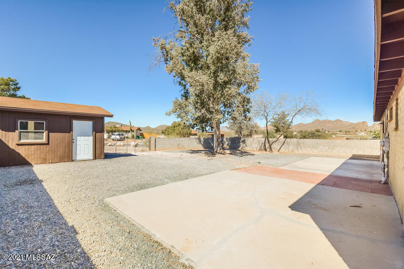 Las Palomas (1-284) - Residential Lease