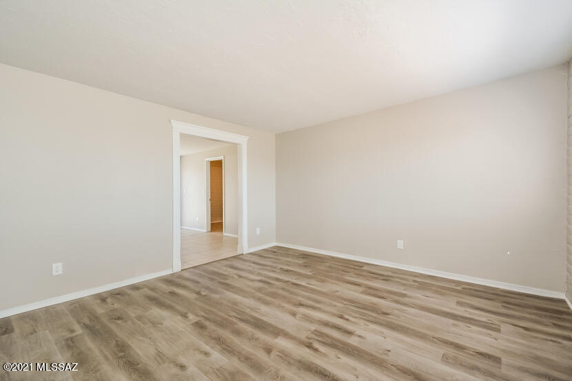 Las Palomas (1-284) - Residential Lease