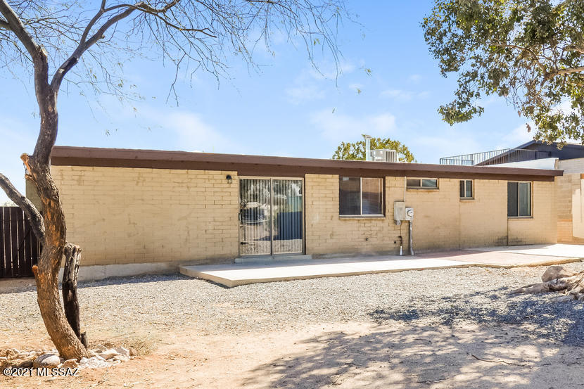 Las Palomas (1-284) - Residential Lease
