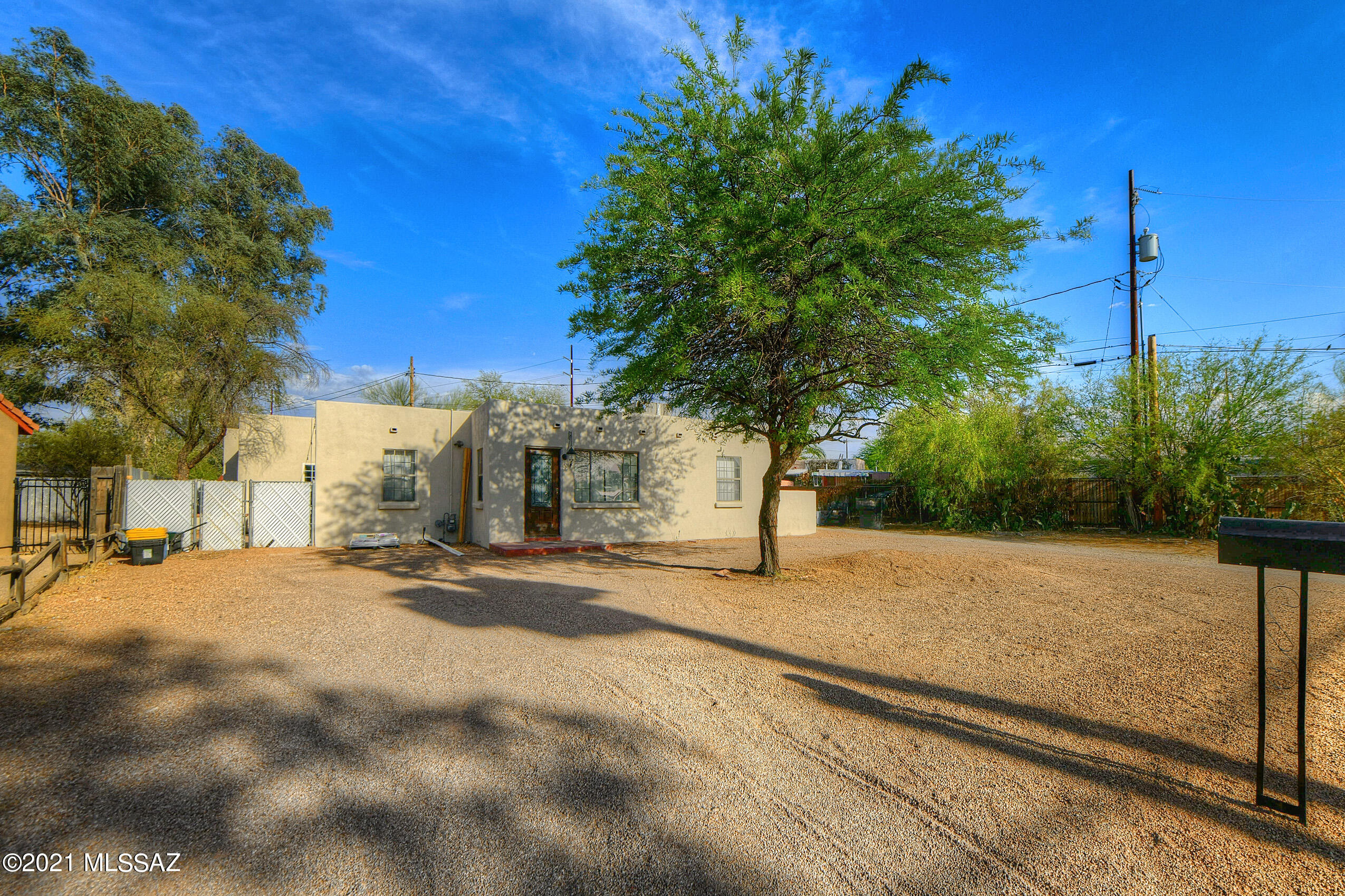 The perfect combination of classic Tucson charm and modern finishes conveniently located in
the heart of midtown! 1946 bungalow freshly updated in 2007 with a generous addition
expanding the home to 1,852 sq ft of living with 4 bedrooms and 2 full baths. Updated electric,
lighting, and fixtures. New AC in 2020. Modern owner's suite, spacious kitchen with ample
storage and workspace, and oversized laundry. A large, private brick-paver courtyard patio
extends your living outdoors for year-round entertaining! Less than a block from CatTran stop
and Mountain Avenue bikeway to UA campus. Just 1.5 miles to Banner Hospital, and steps away
from neighborhood park for picnics or taking your dog out to play! Bike or walk to popular local
eateries, or enjoy a short drive to historic downtown.