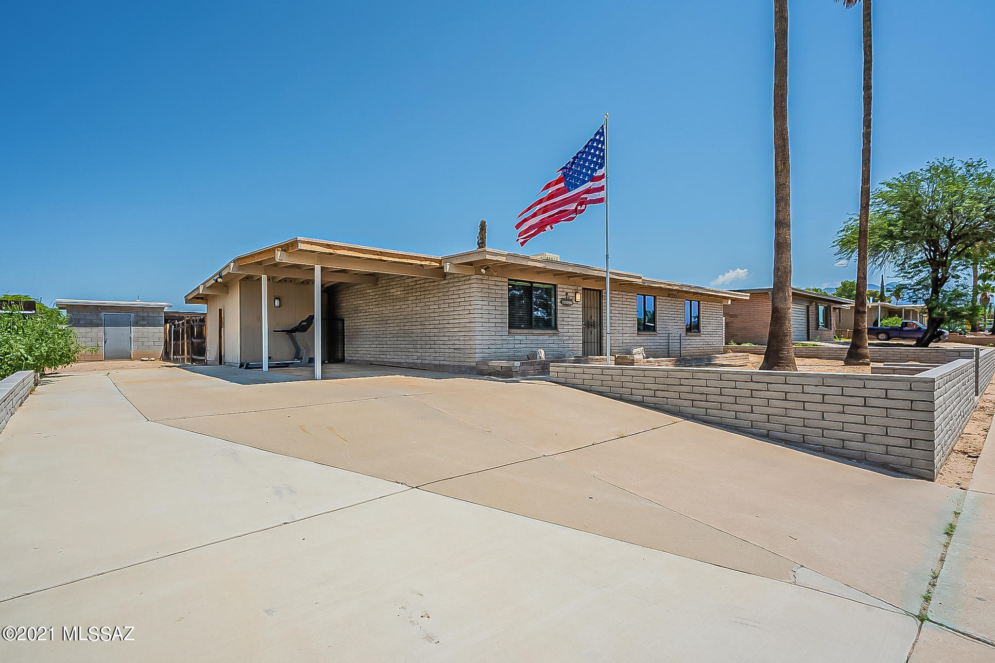Fantastic home in the wonderful Heritage Hills neighborhood. Kitchen was remodeled with granite and designer cabinets. Recessed lighting throughout and dimmer switches in every room. Tile throughout the home. New dual pane windows. Large backyard for you to bring your vision. It has an outdoor bar, a 16 X 16 storage shed (could be a workshop), and separate RV parking. Slab in back for Spa and electric hookup. The possibilities are endless! Come make this home your own. Hurry! This one will go fast.