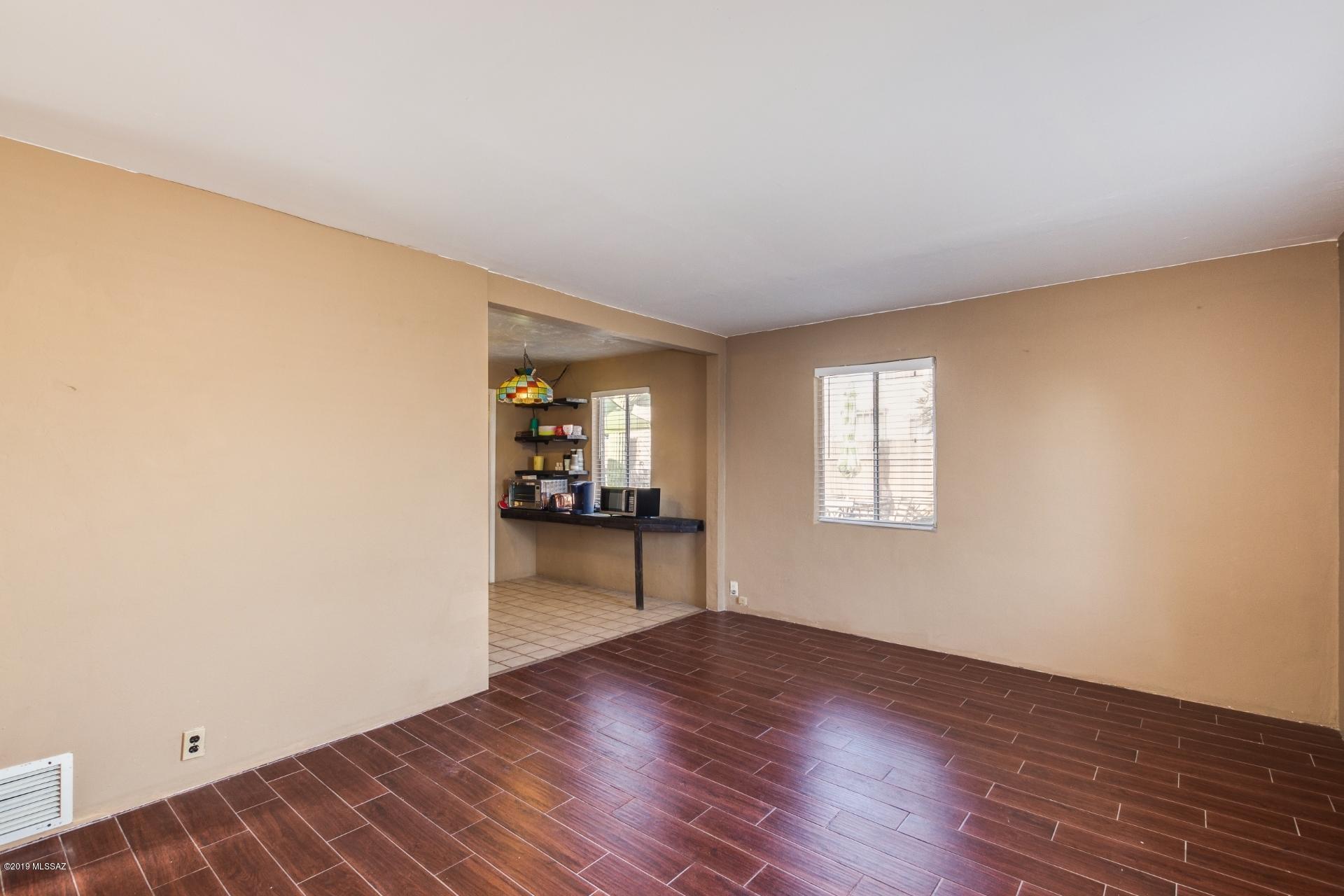 Miracle Mile Manor - Residential