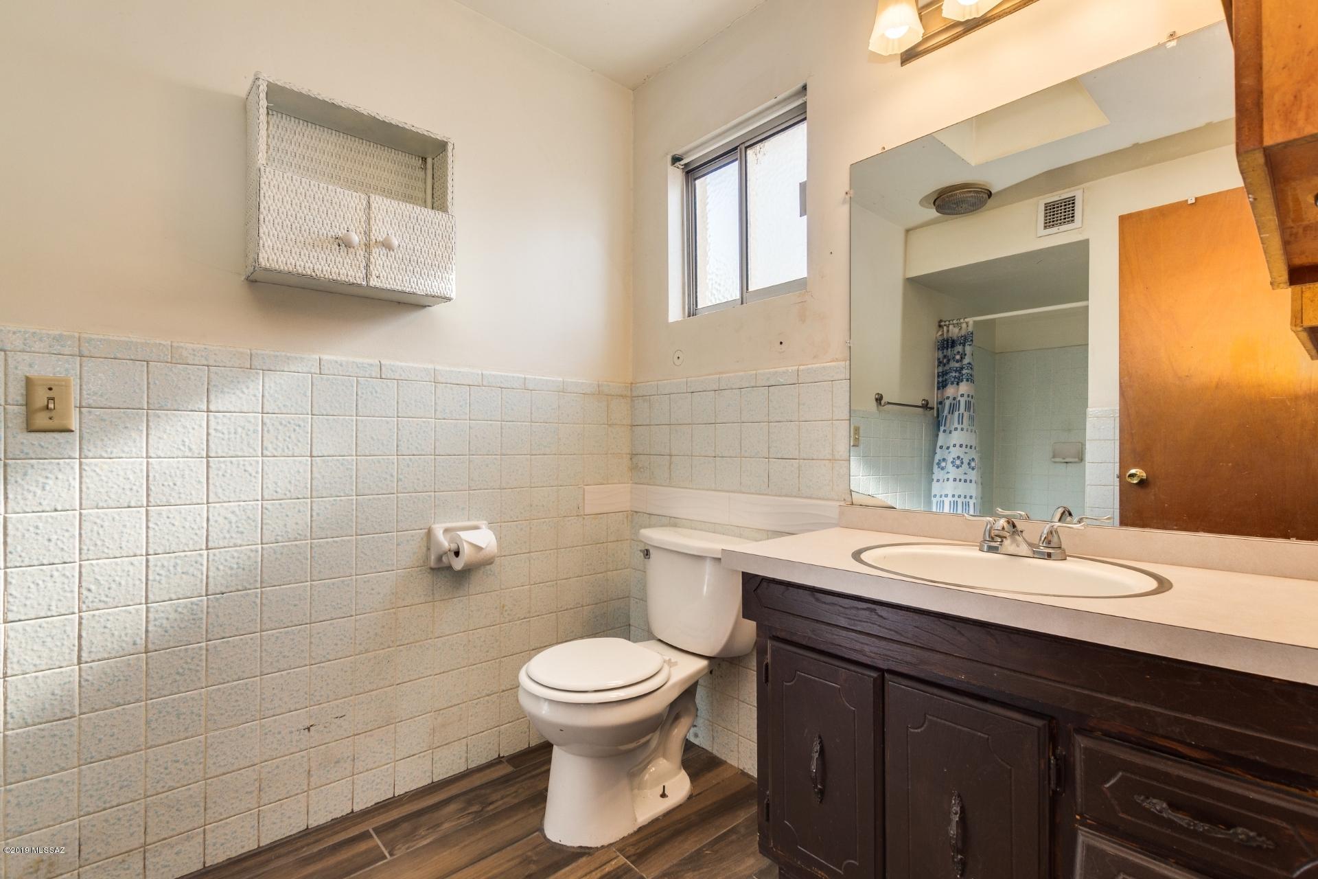 Miracle Mile Manor - Residential
