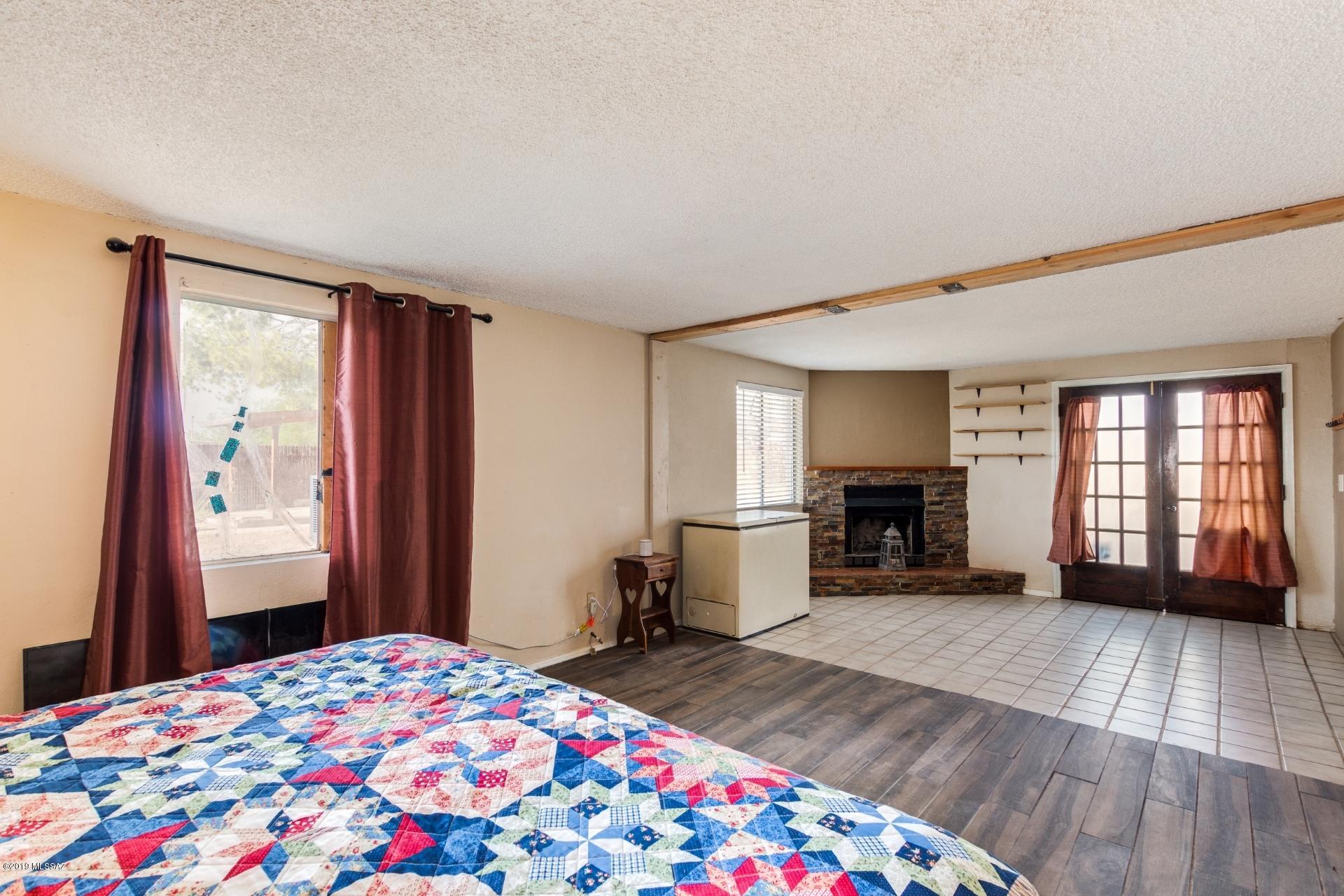 Miracle Mile Manor - Residential