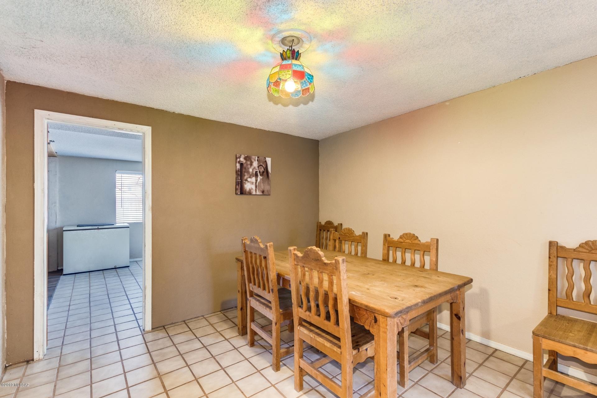 Miracle Mile Manor - Residential
